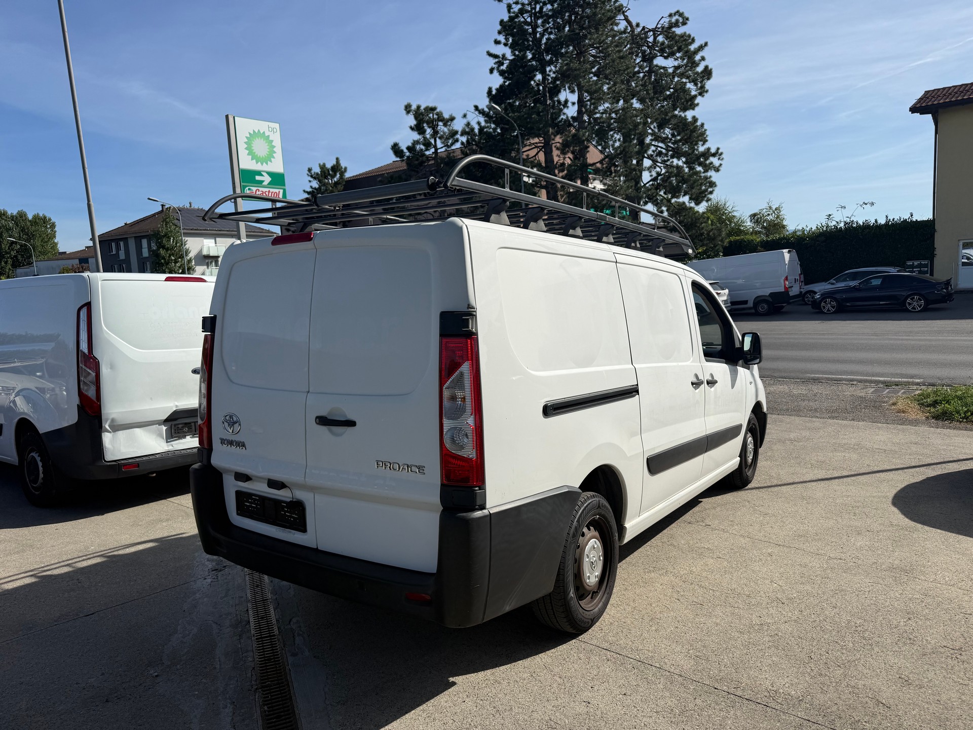 TOYOTA Proace 2.0D Glass Van Terra L2H1-image-8