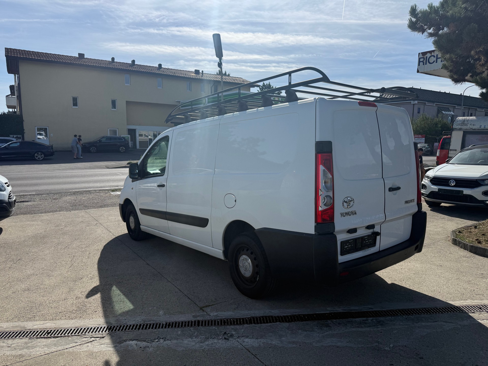 TOYOTA Proace 2.0D Glass Van Terra L2H1-image-10