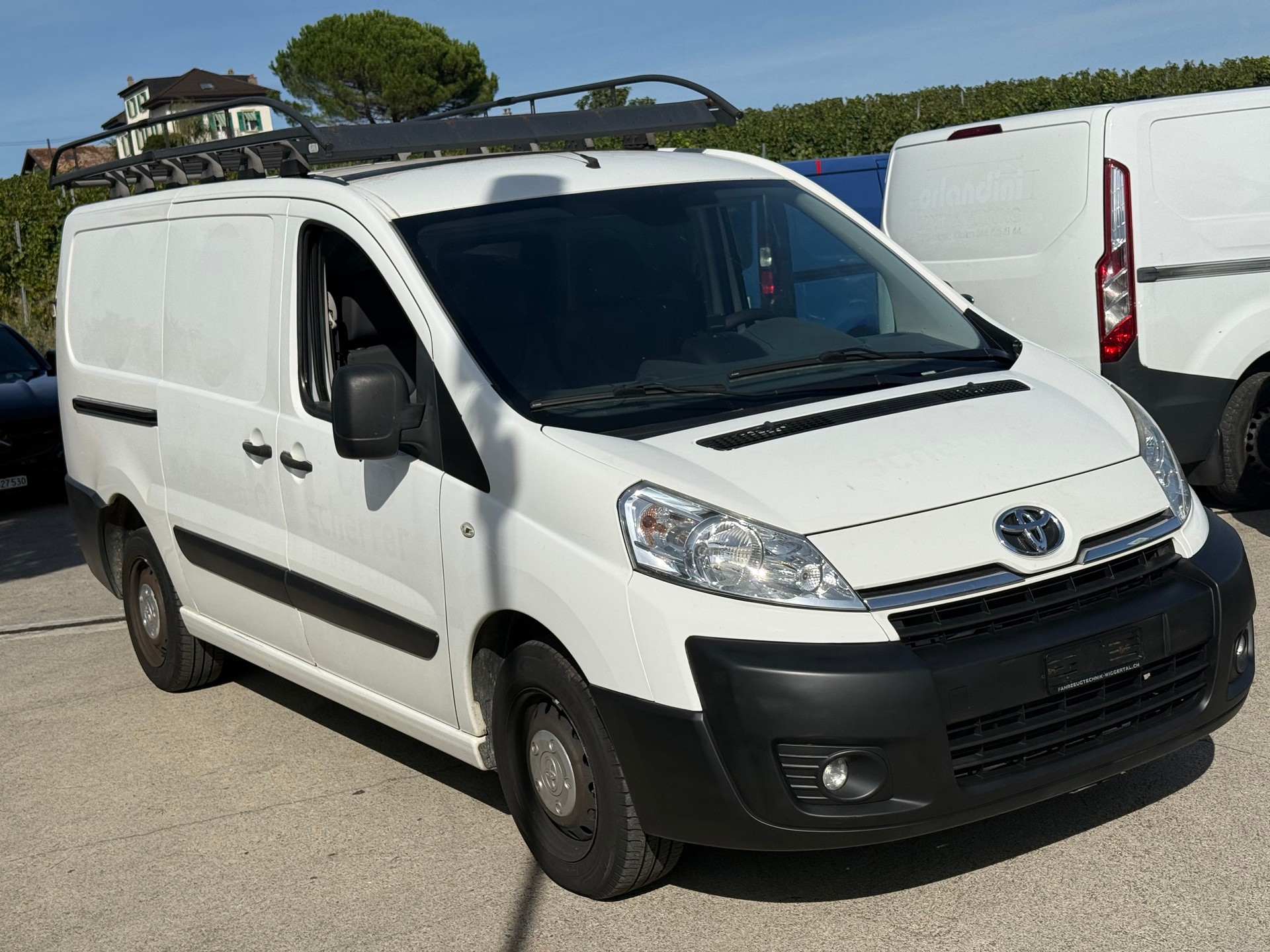 TOYOTA Proace 2.0D Glass Van Terra L2H1-image-3