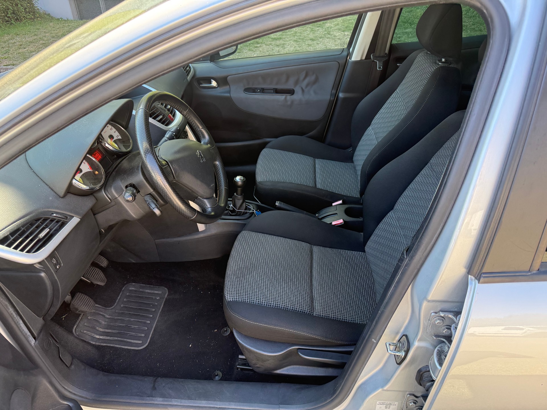 PEUGEOT 207 SW 1.6 16V Trendy Clim-image-10