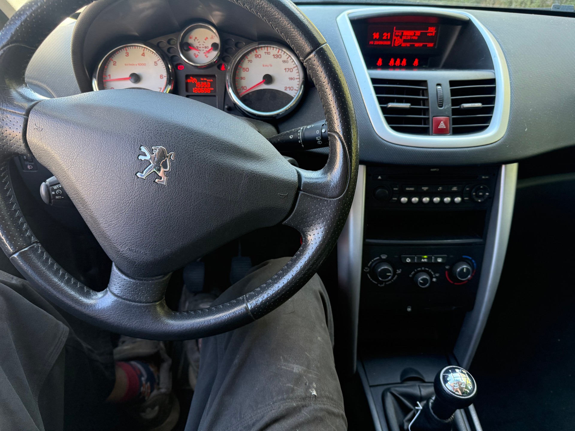 PEUGEOT 207 SW 1.6 16V Trendy Clim-image-11