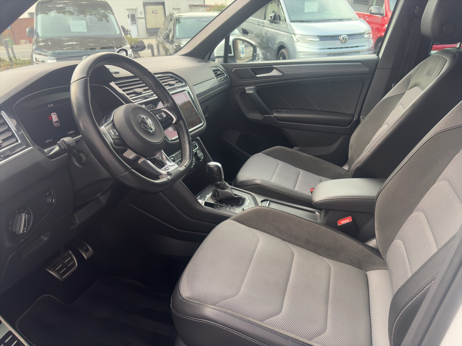 VW Tiguan 2.0 TDI SCR Highline 4Motion DSG-image-6