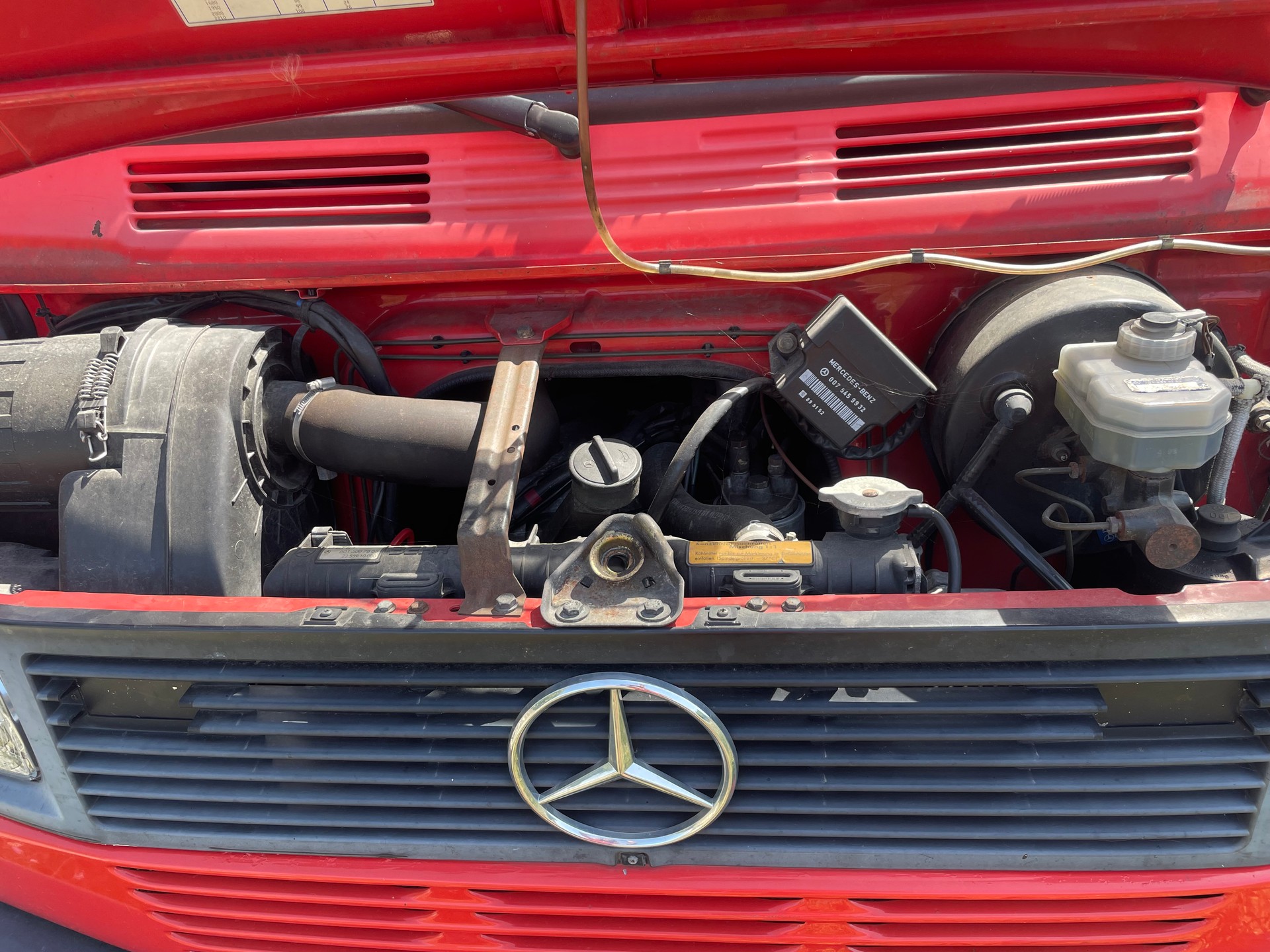 MERCEDES-BENZ 310-image-2
