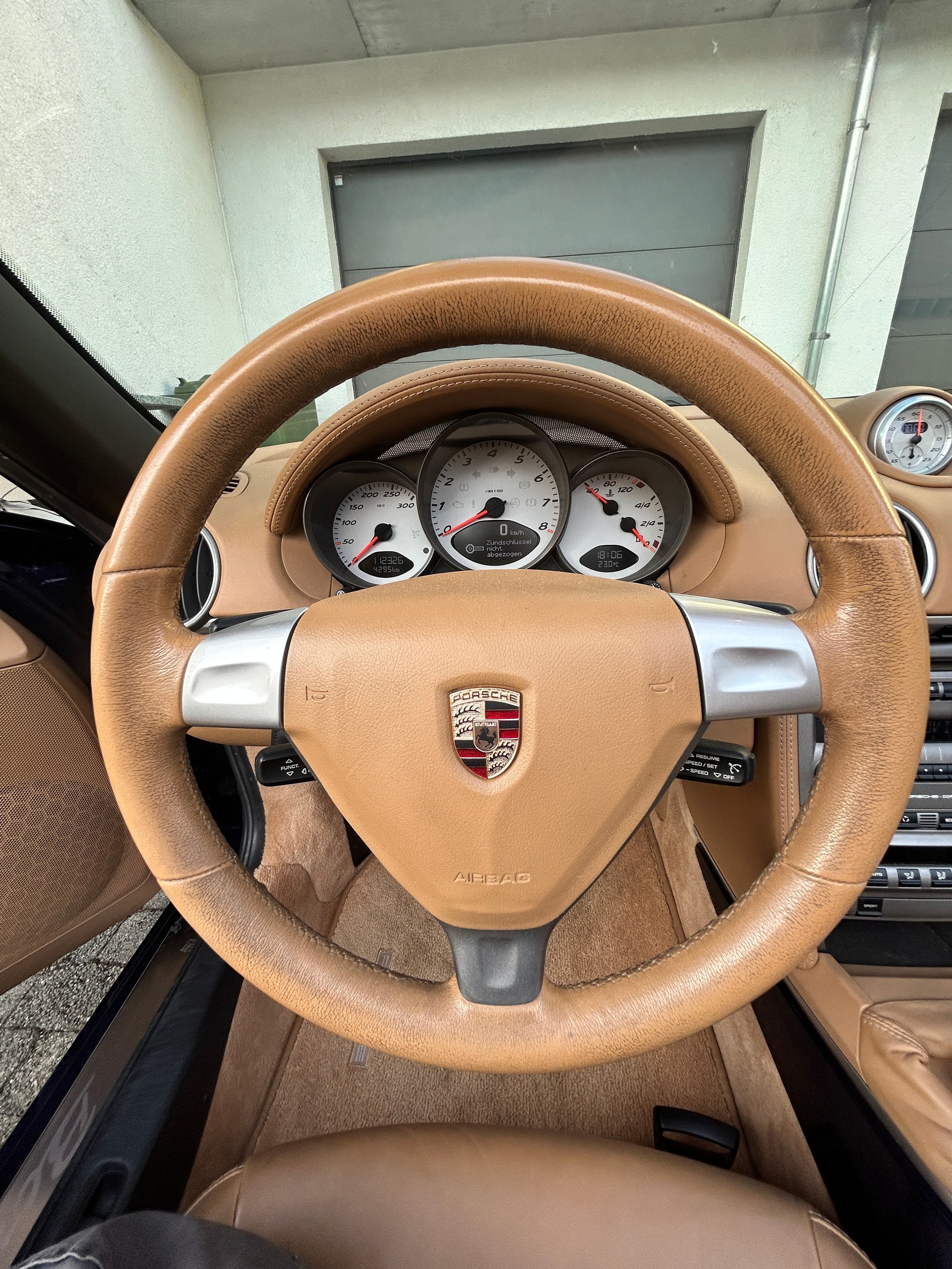 PORSCHE 3.2 S-image-3