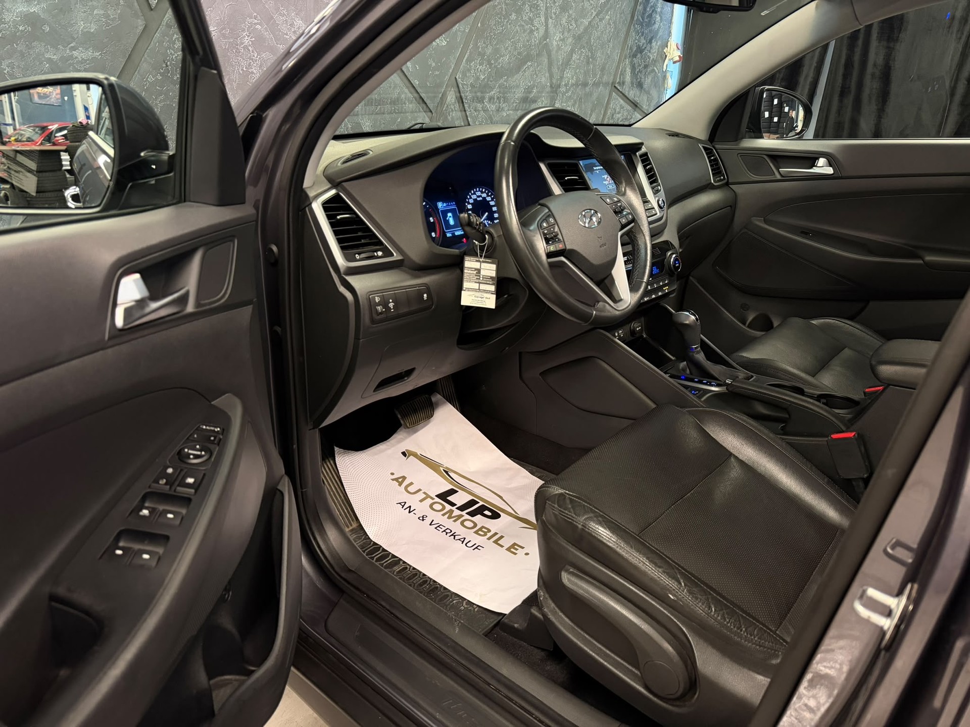 HYUNDAI Tucson 2.0 CRDI Vertex 4WD Automatic-image-12