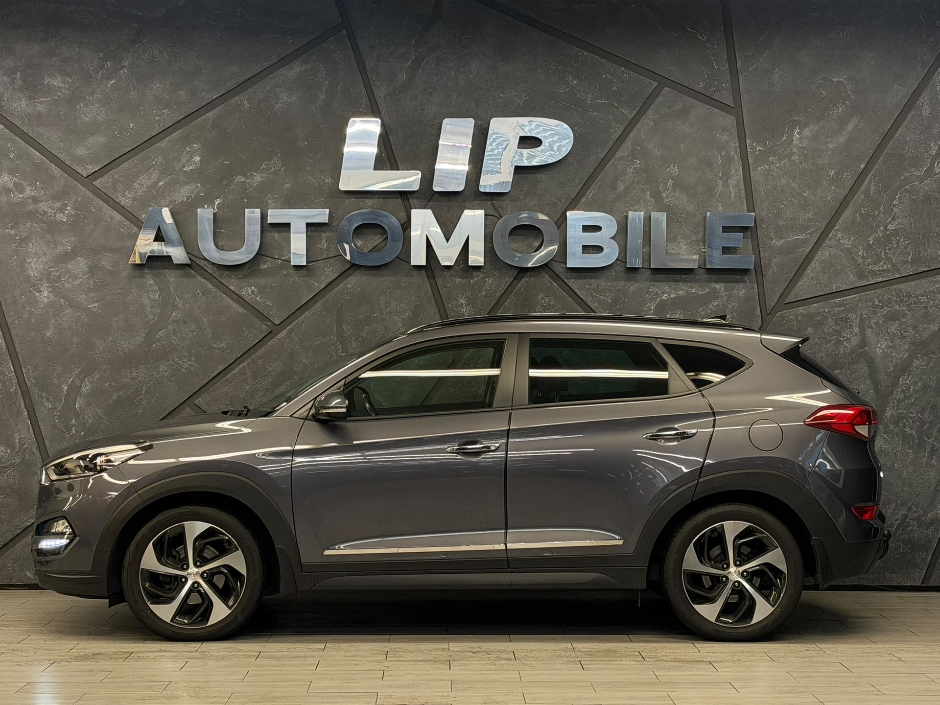 HYUNDAI Tucson 2.0 CRDI Vertex 4WD Automatic-image-3