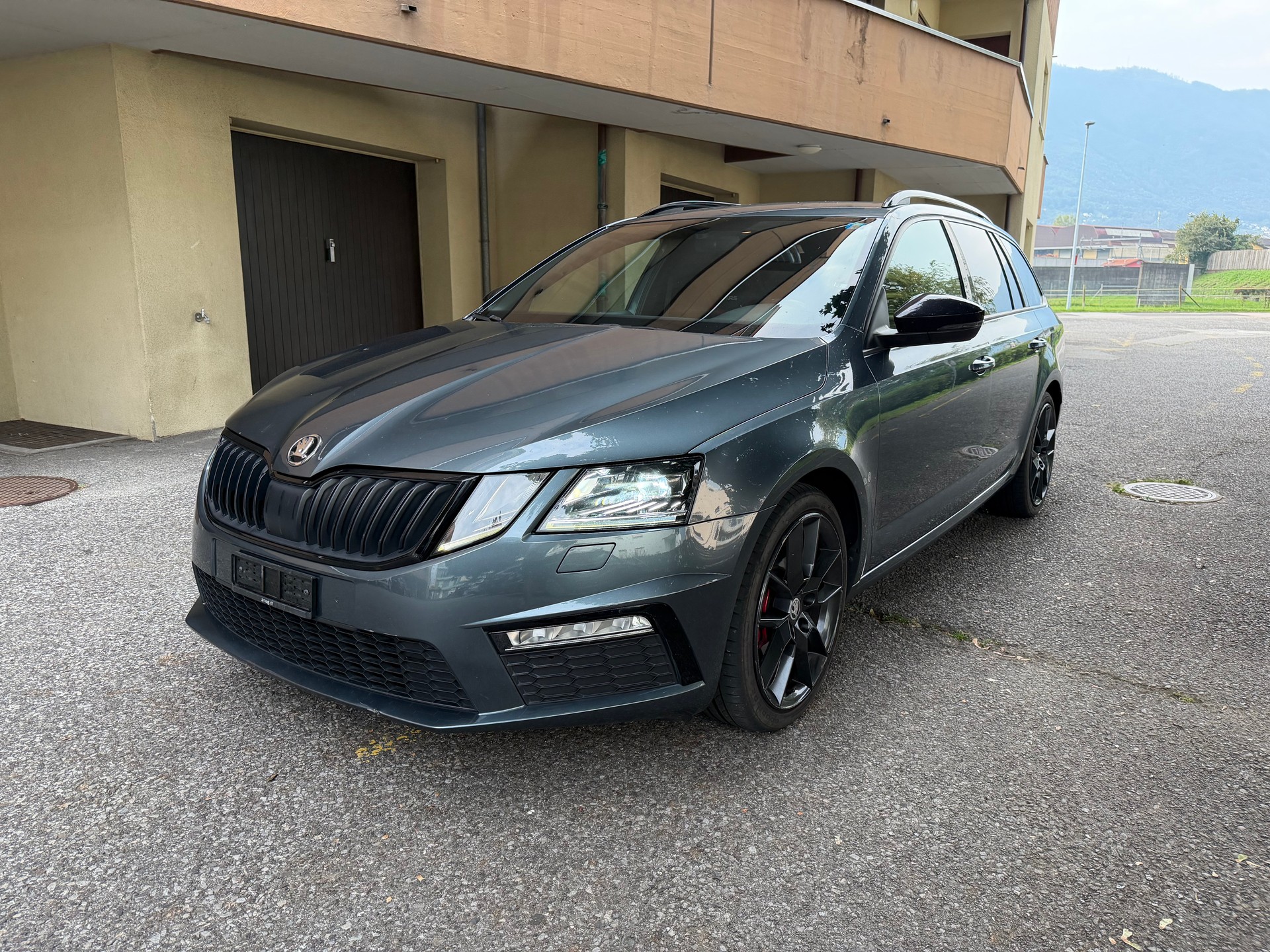 SKODA 2.0 TDI 184 RS 4x4 DSG-image-1