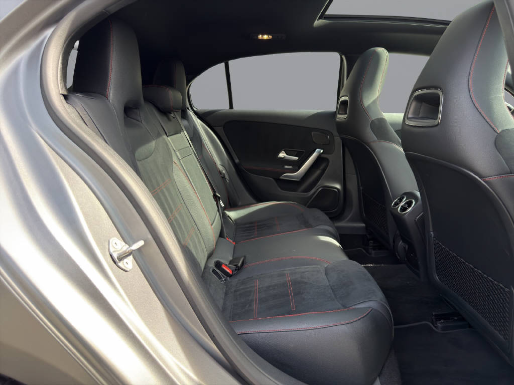 MERCEDES-BENZ A 250 AMG Line 4m-image-14