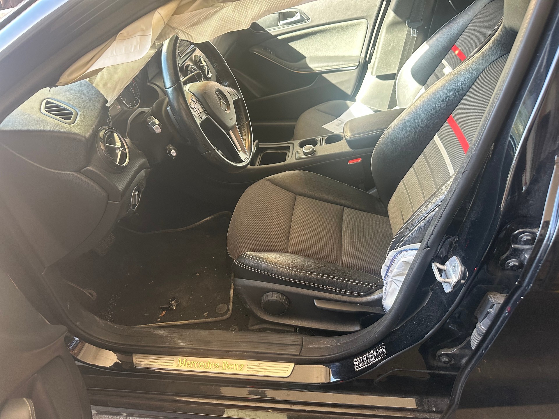 MERCEDES-BENZ A 180 Style 7G-DCT-image-10