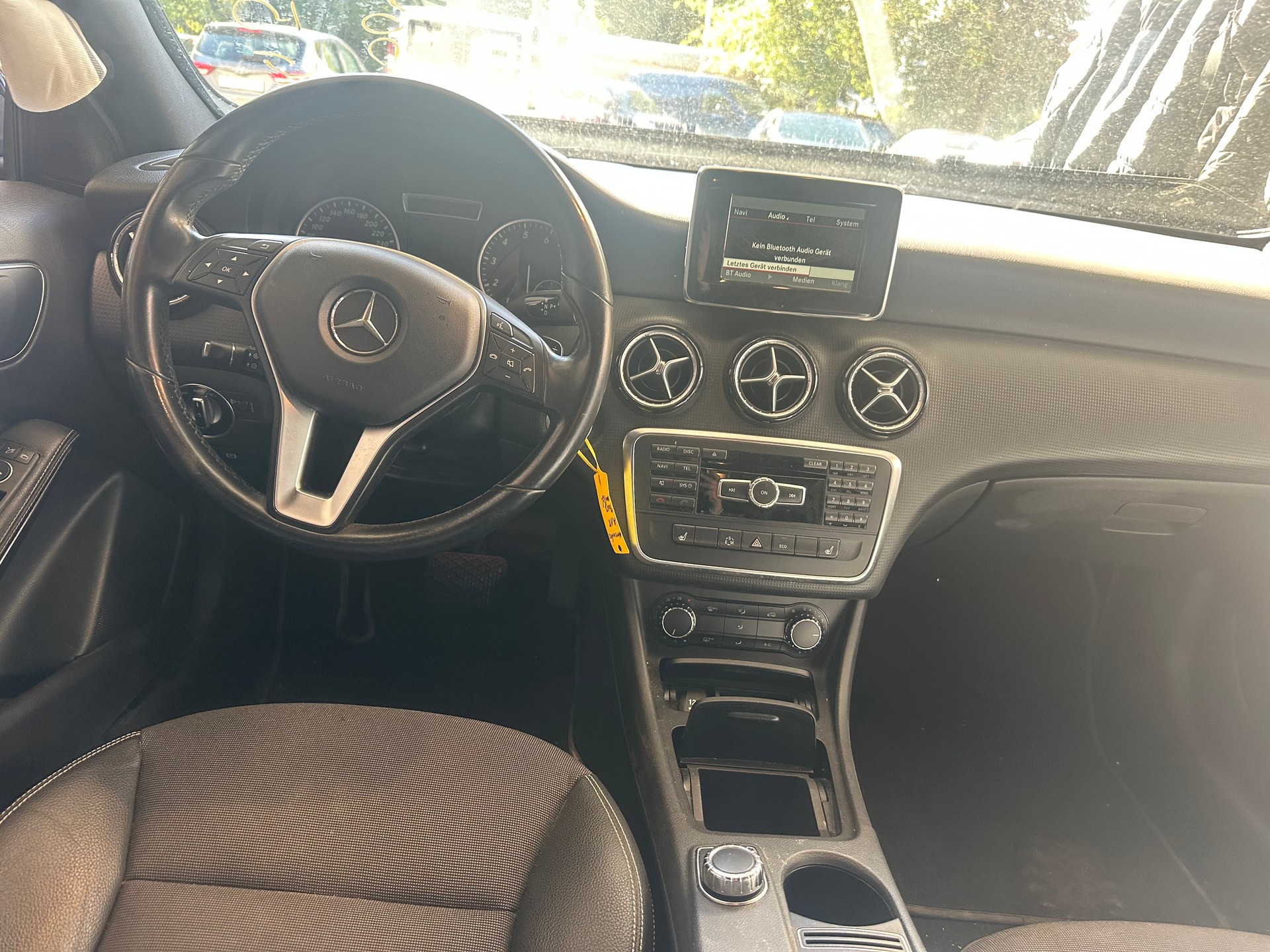 MERCEDES-BENZ A 180 Style 7G-DCT-image-9