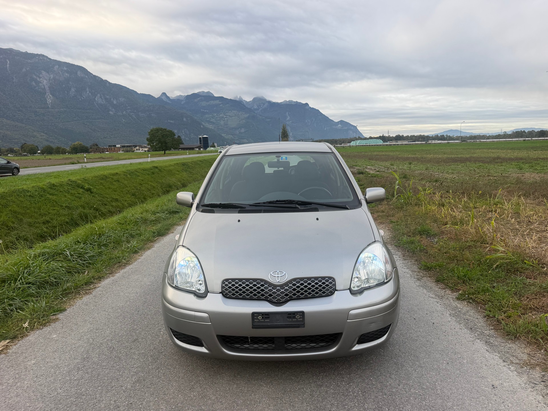 TOYOTA YARIS-image-1
