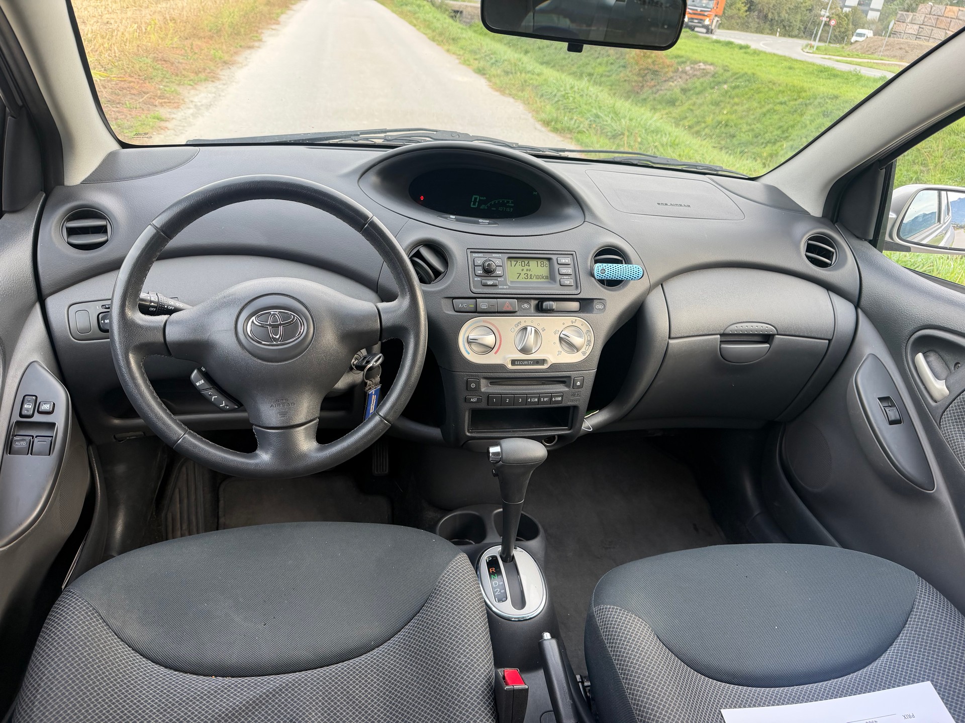 TOYOTA YARIS-image-6