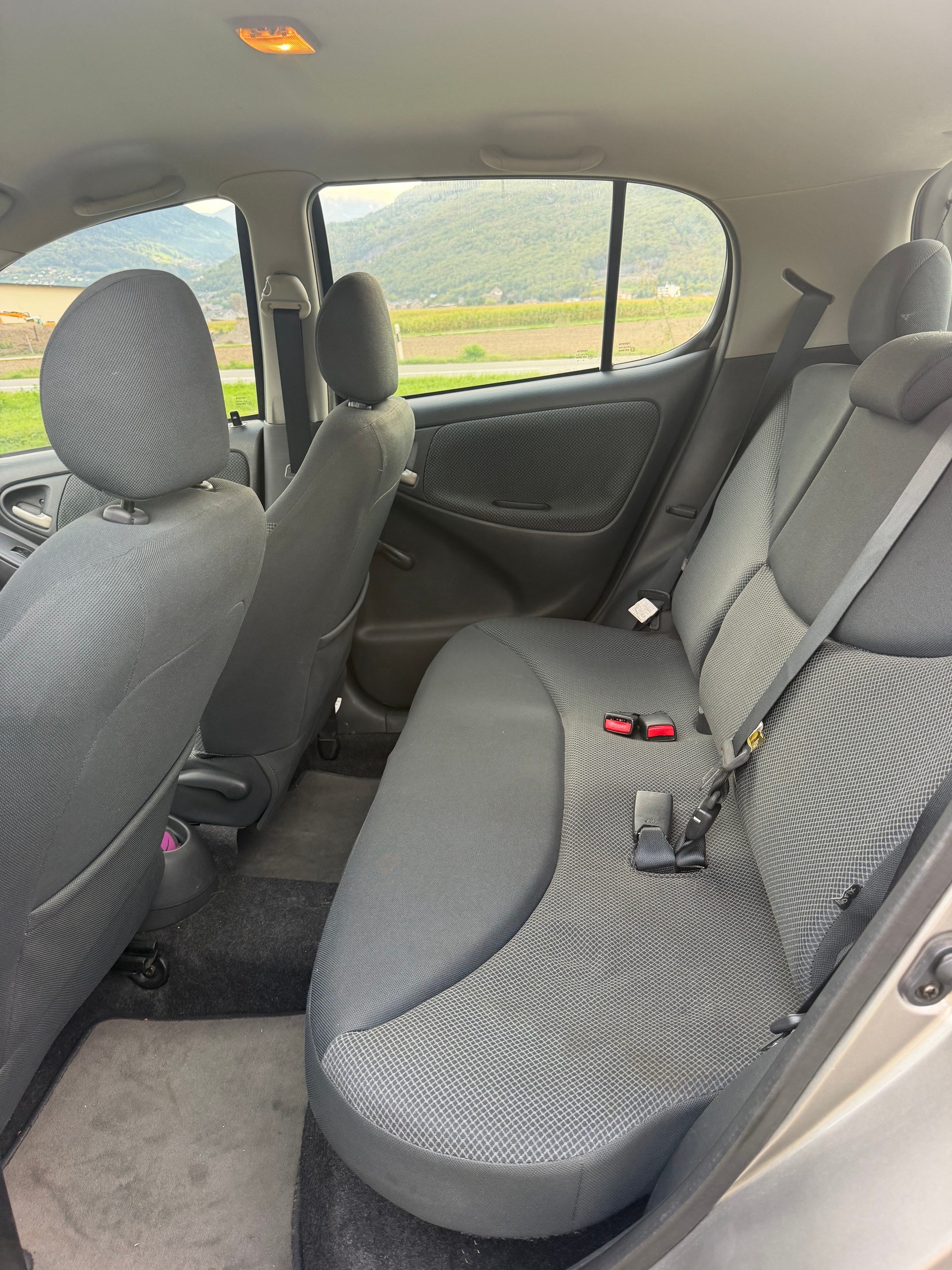 TOYOTA YARIS-image-7