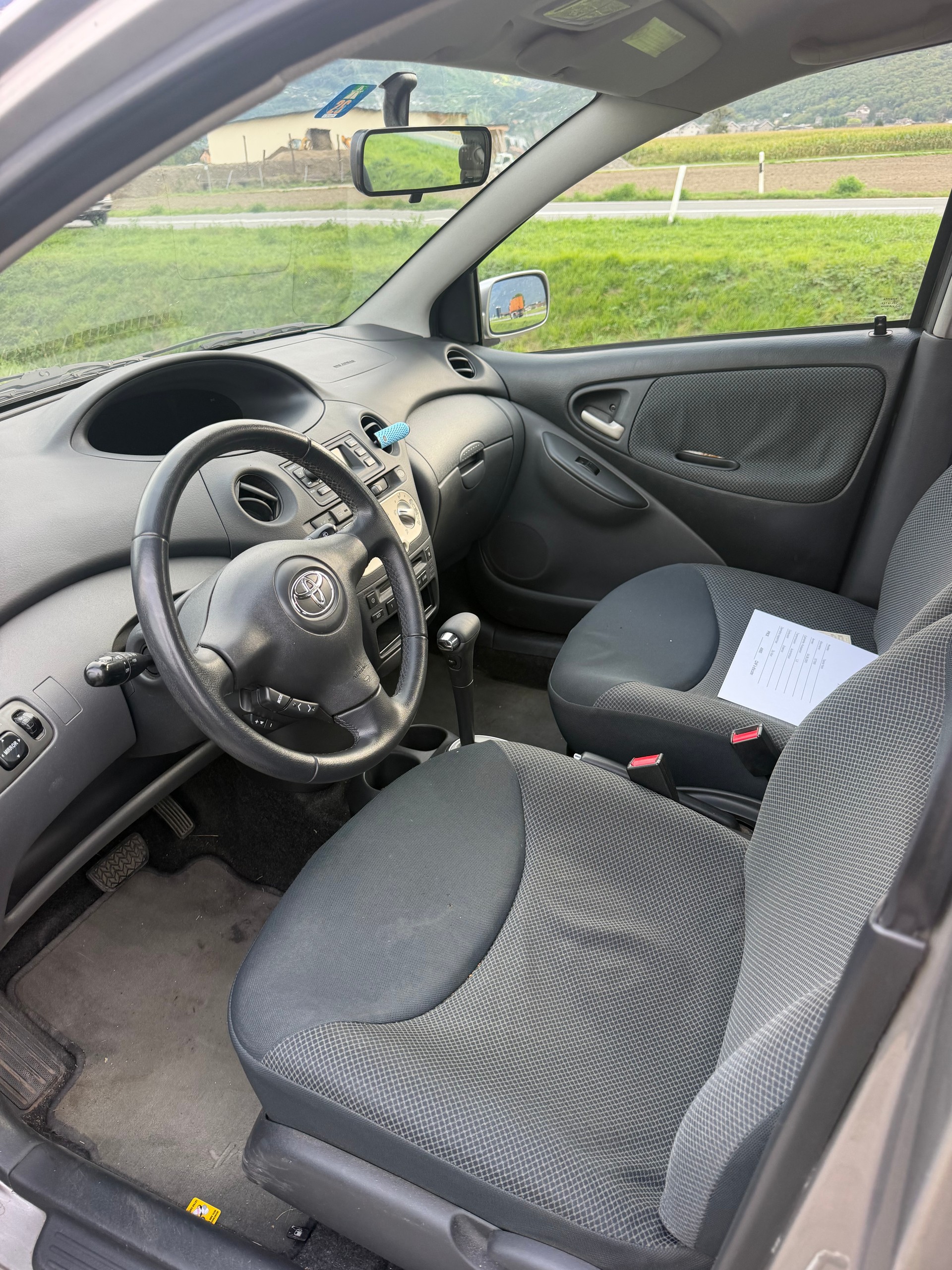 TOYOTA YARIS-image-8