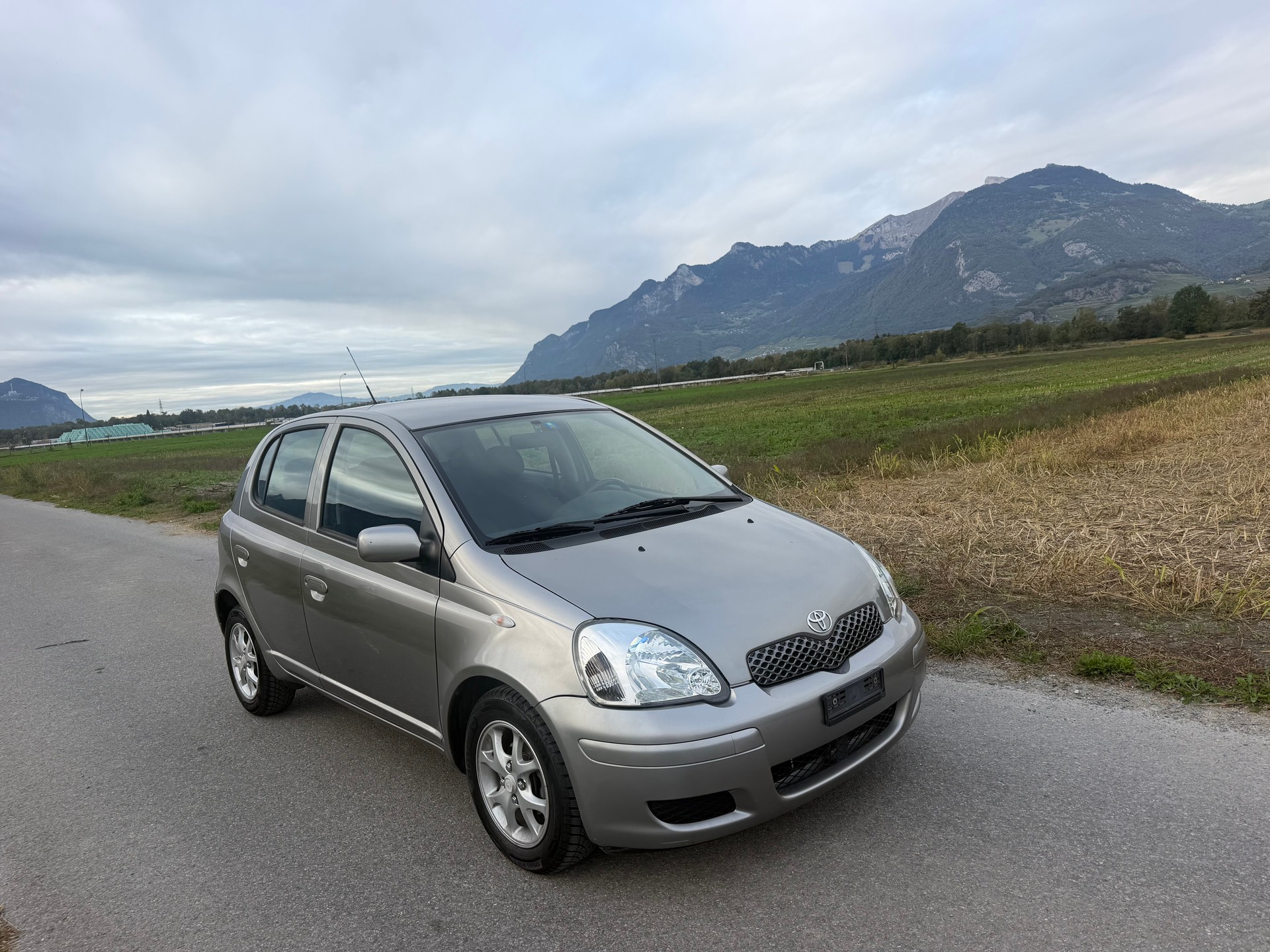 TOYOTA YARIS-image-0