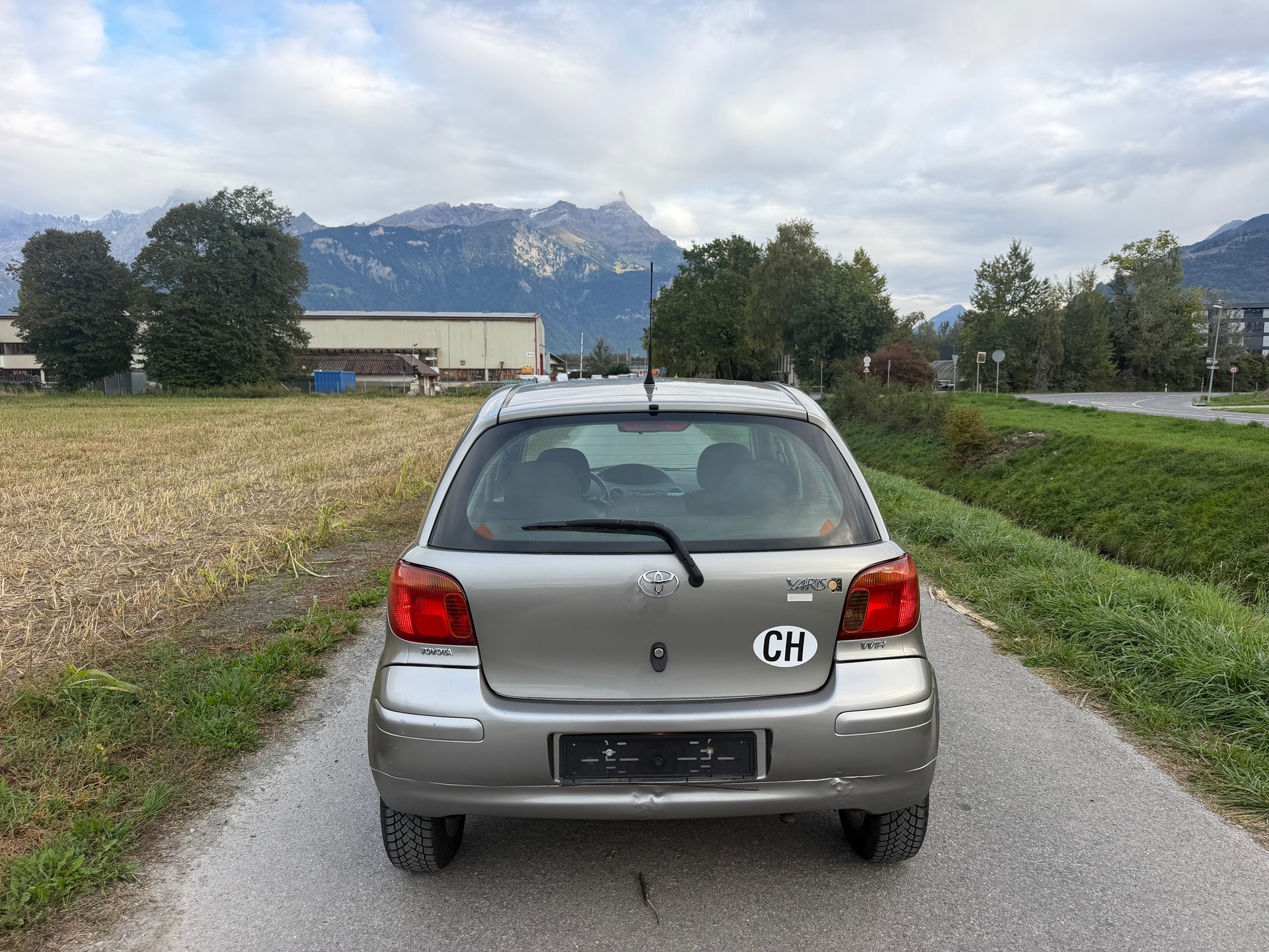 TOYOTA YARIS-image-4