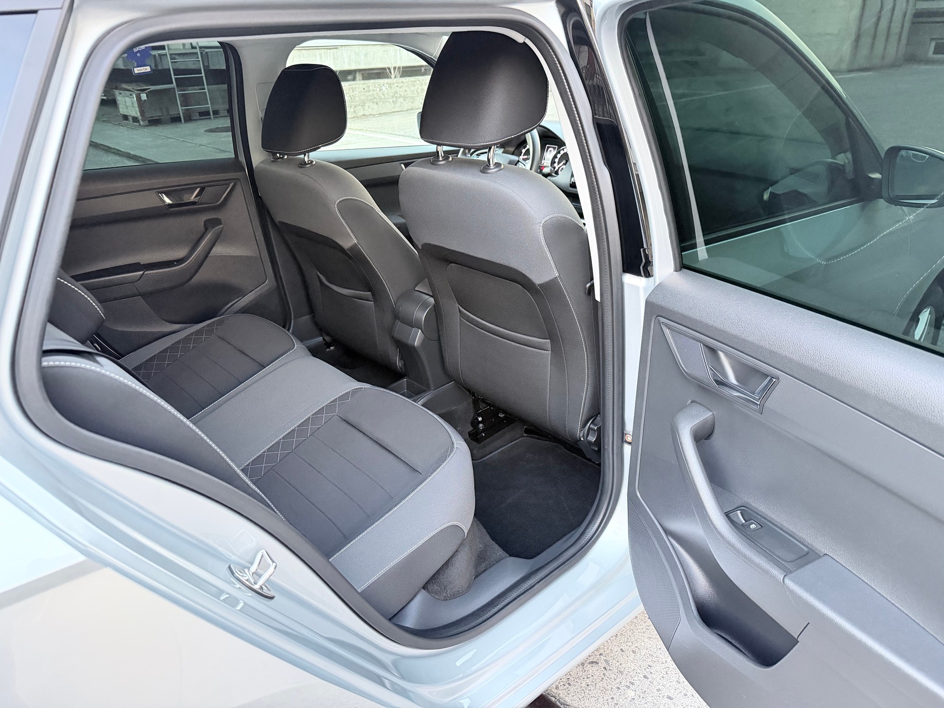 SKODA Fabia Combi 1.0 TSI Ambition-image-10