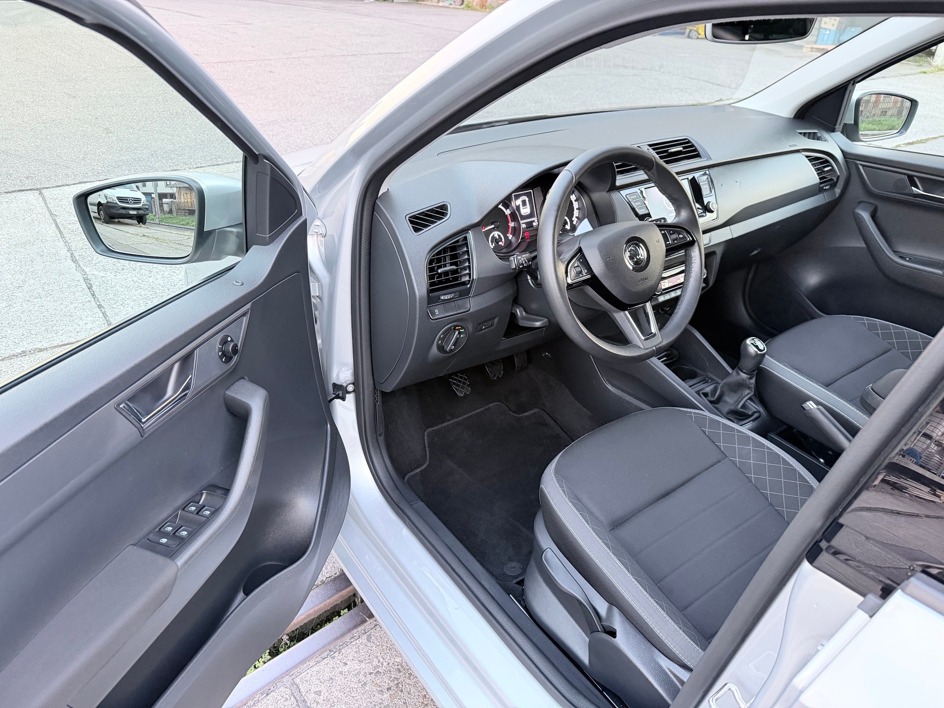 SKODA Fabia Combi 1.0 TSI Ambition-image-8