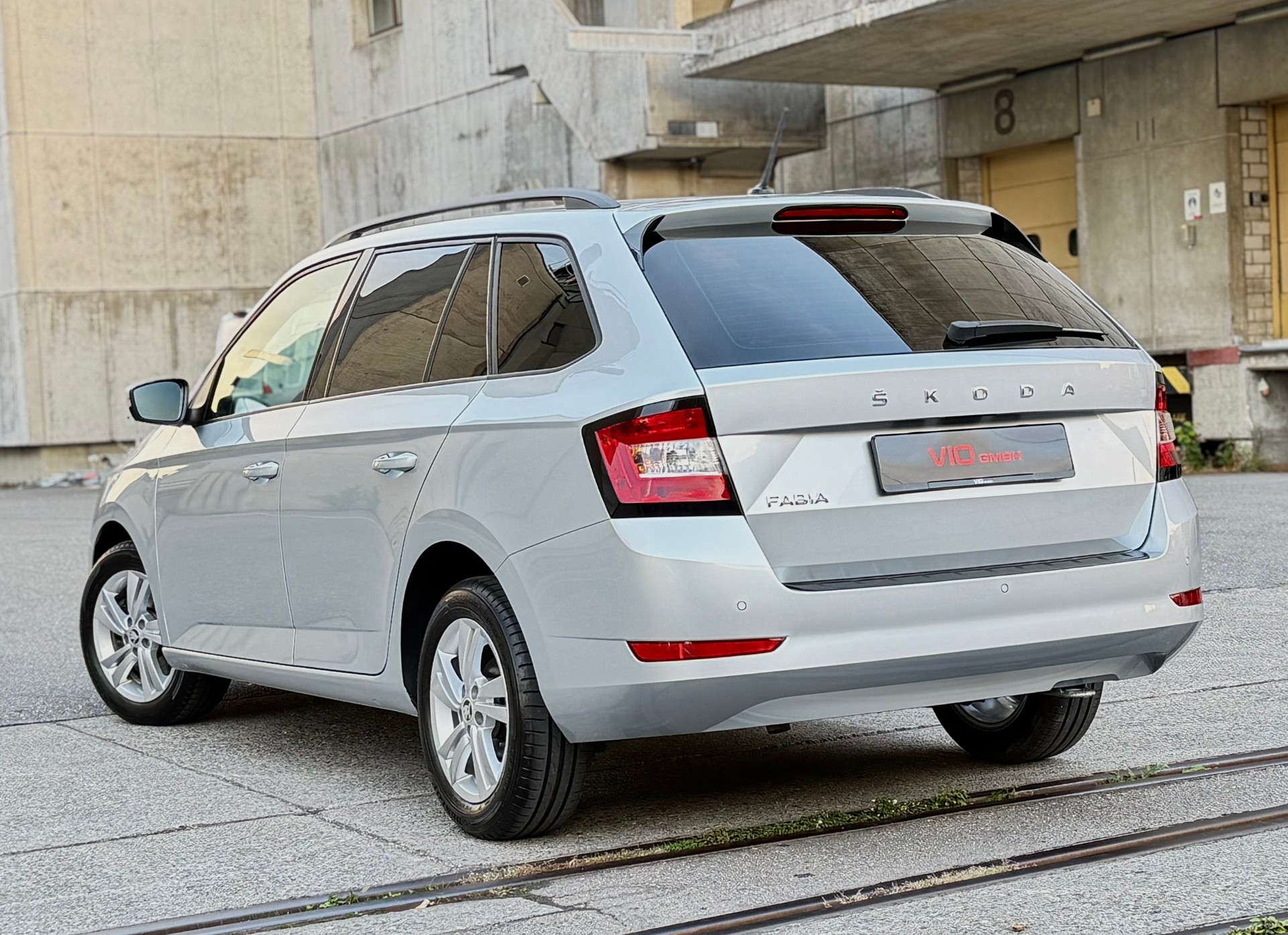 SKODA Fabia Combi 1.0 TSI Ambition-image-2