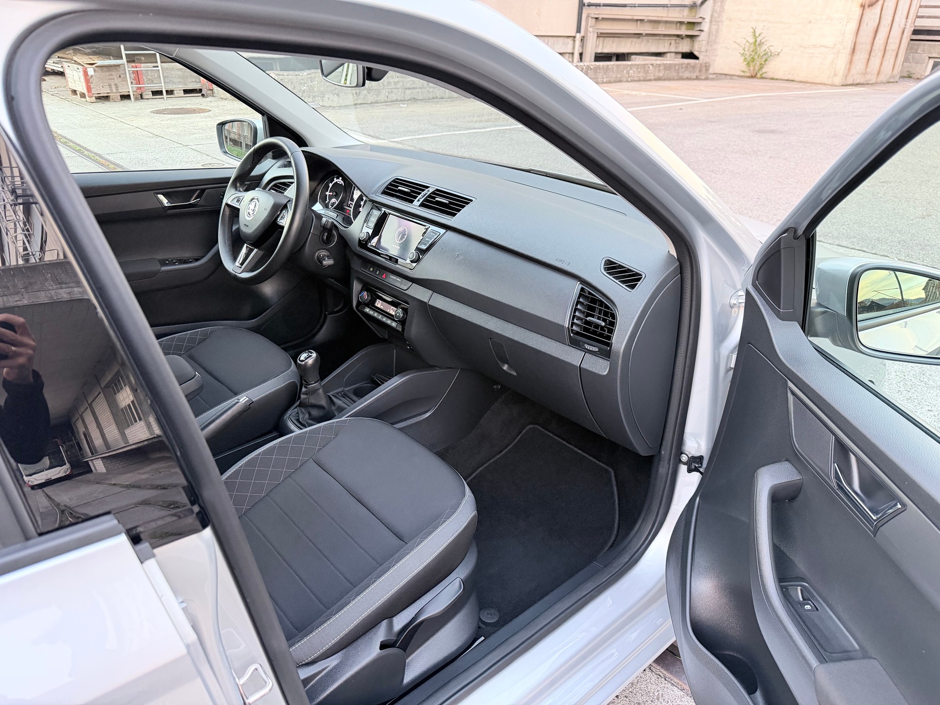SKODA Fabia Combi 1.0 TSI Ambition-image-11