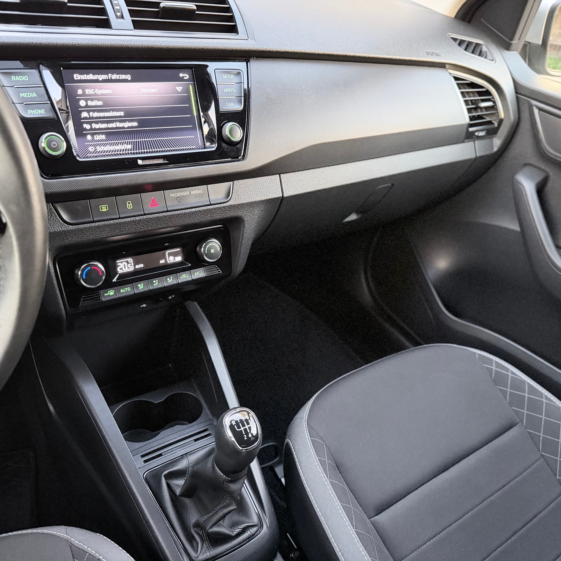 SKODA Fabia Combi 1.0 TSI Ambition-image-7
