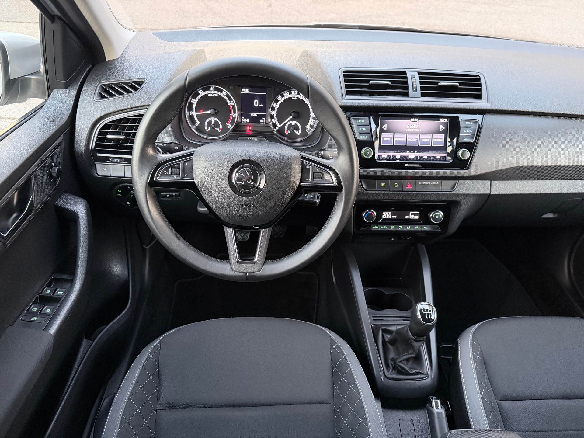 SKODA Fabia Combi 1.0 TSI Ambition-image-6