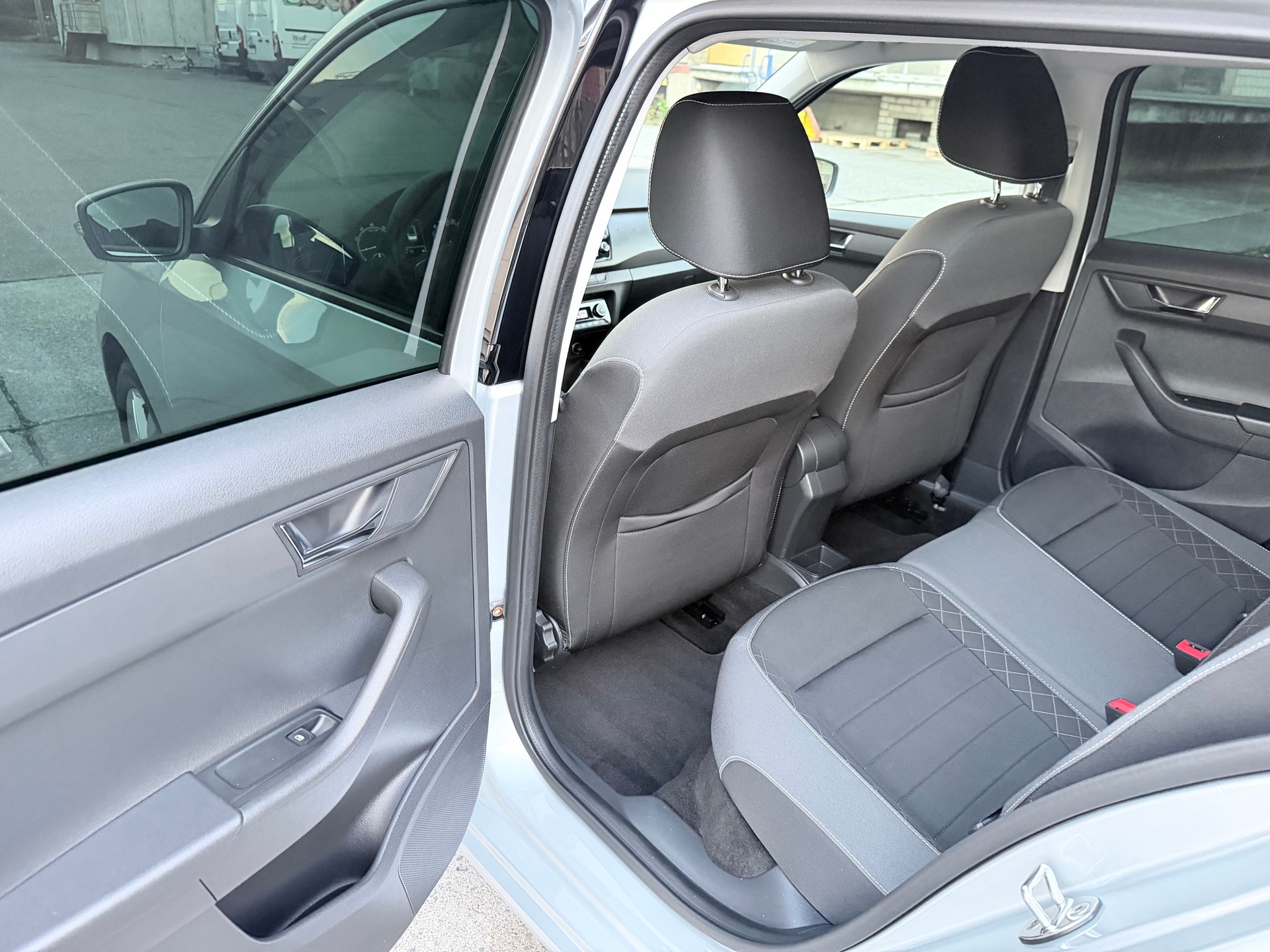SKODA Fabia Combi 1.0 TSI Ambition-image-9