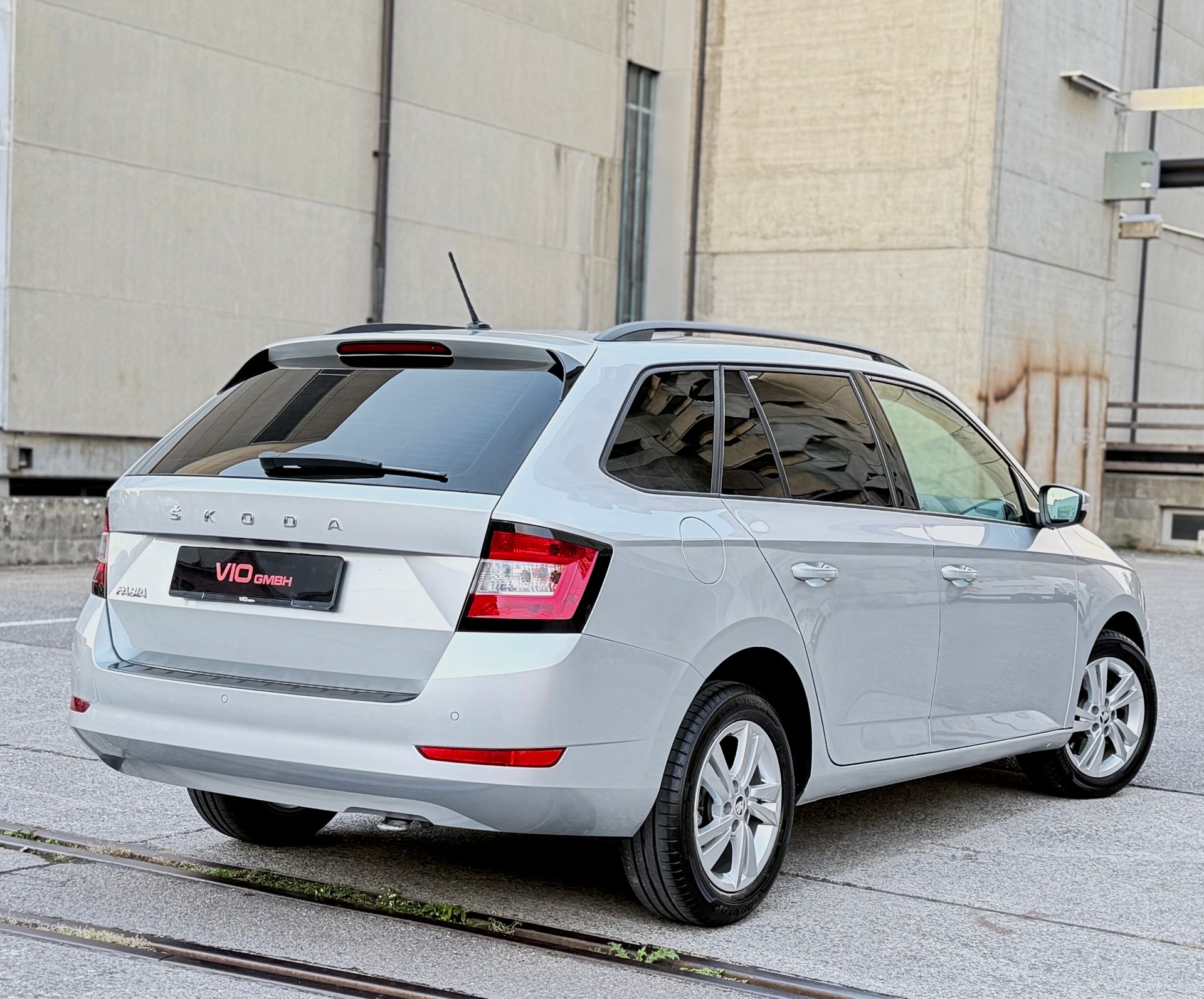 SKODA Fabia Combi 1.0 TSI Ambition-image-3