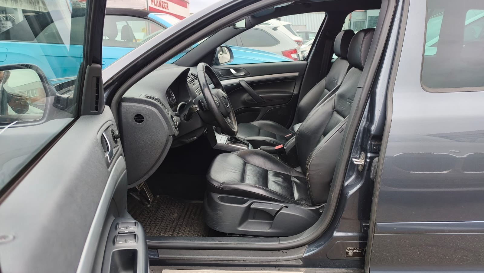 SKODA Octavia Combi 2.0 TDI RS DSG-image-7