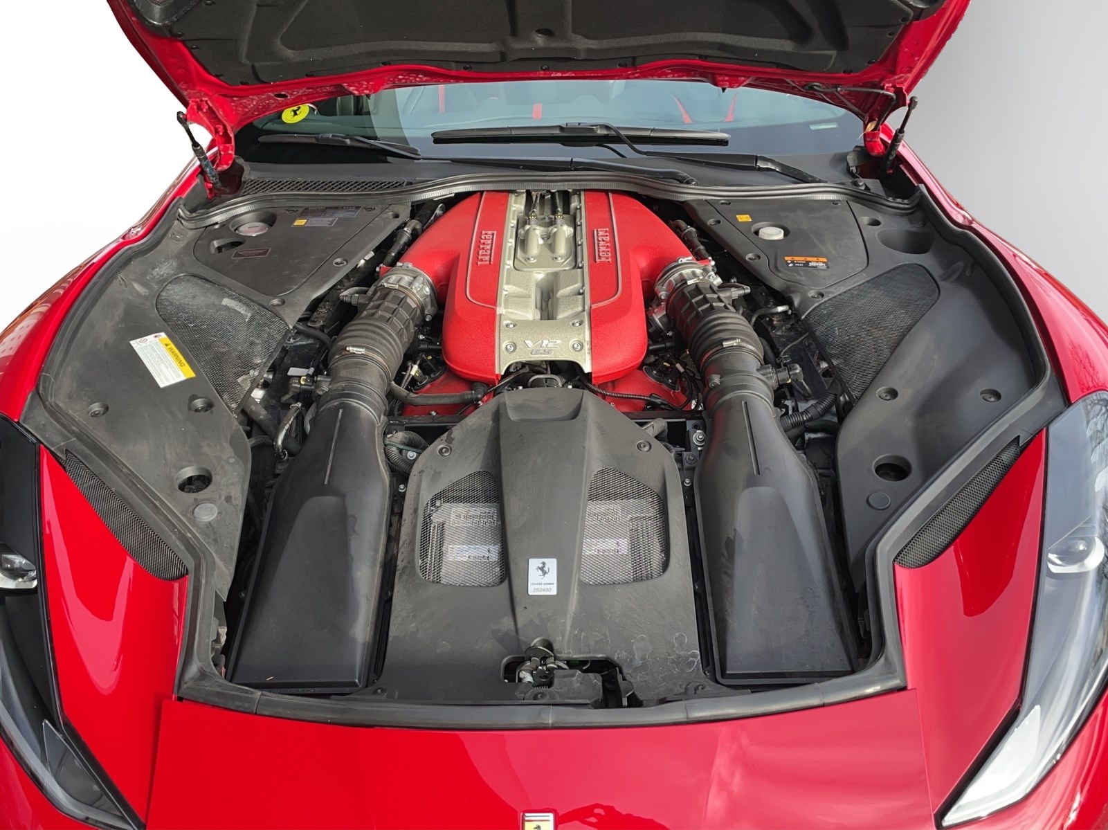 FERRARI 812 Superfast-image-9