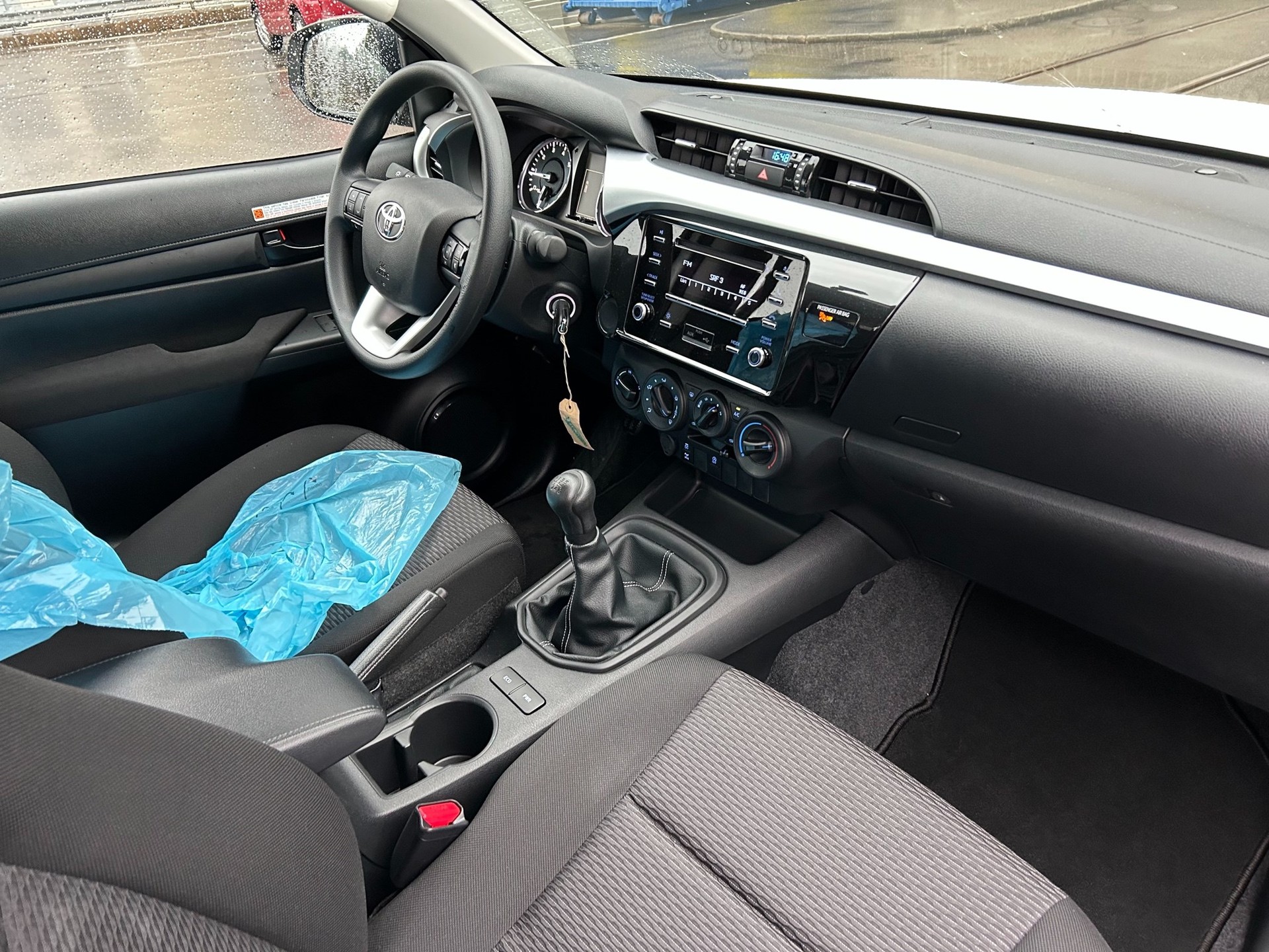 TOYOTA Hilux 2.4D-4D Comfort Double Cab 4x4-image-13
