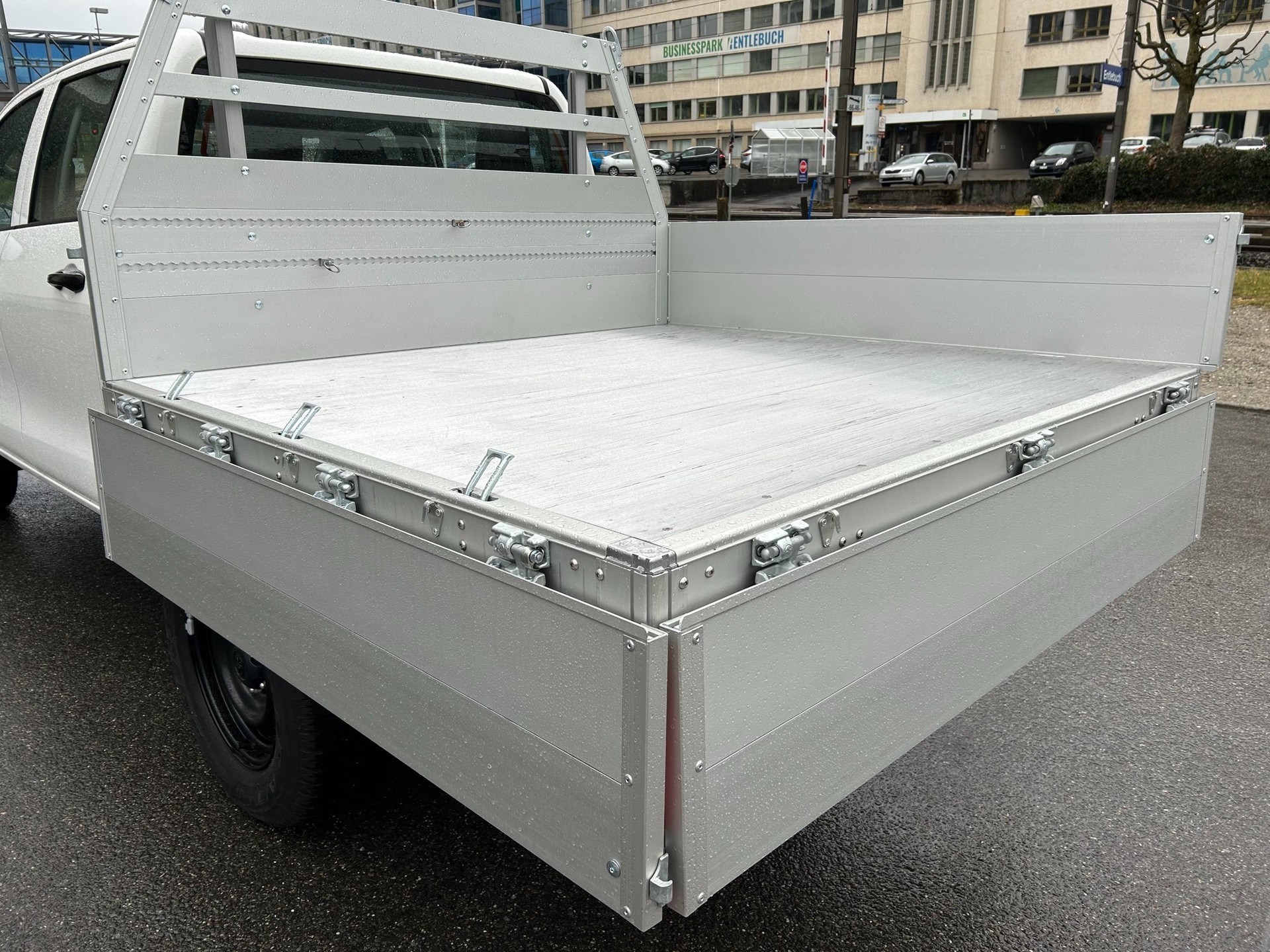 TOYOTA Hilux 2.4D-4D Comfort Double Cab 4x4-image-9