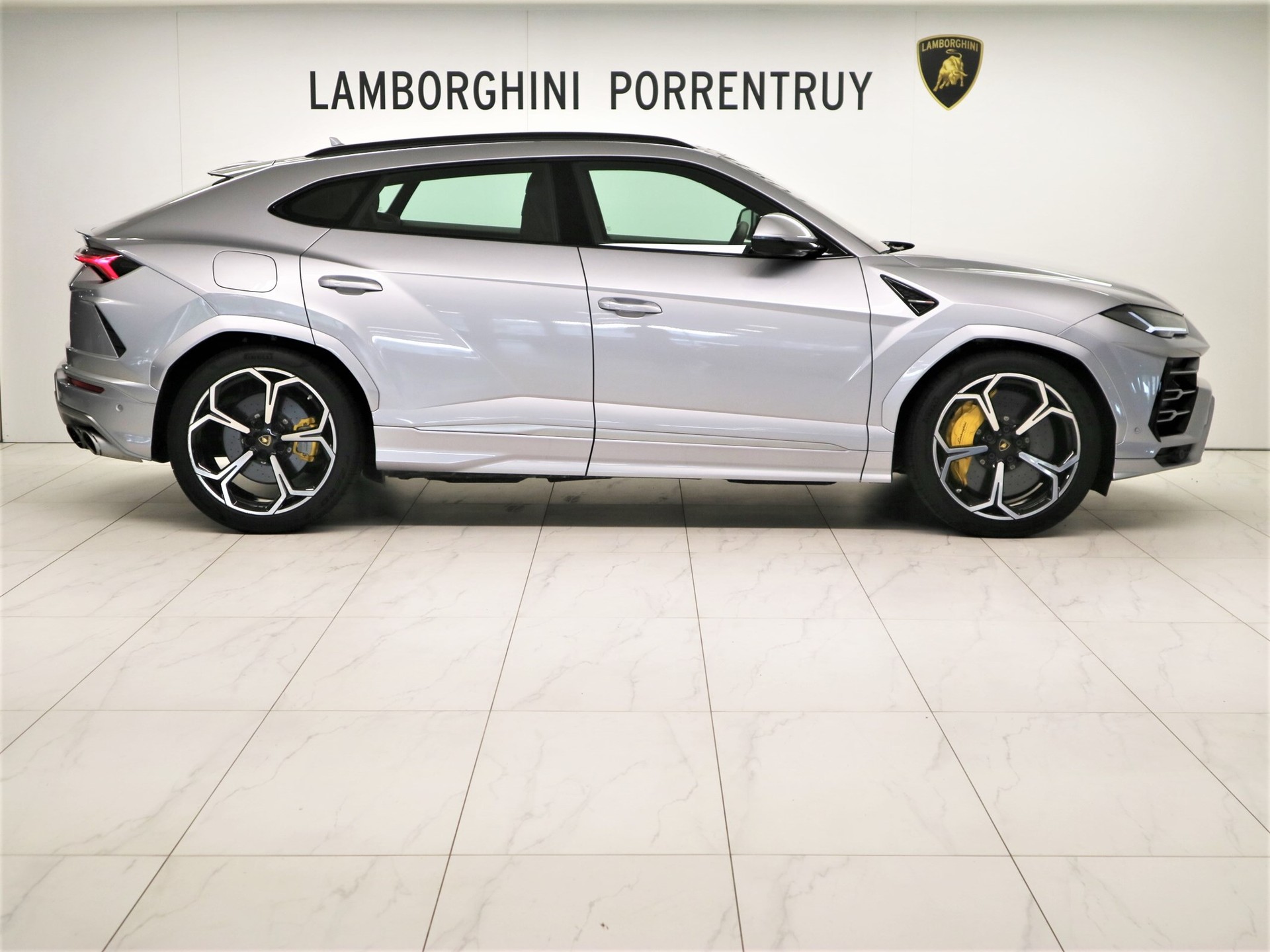 LAMBORGHINI Urus E-Gear-image-1