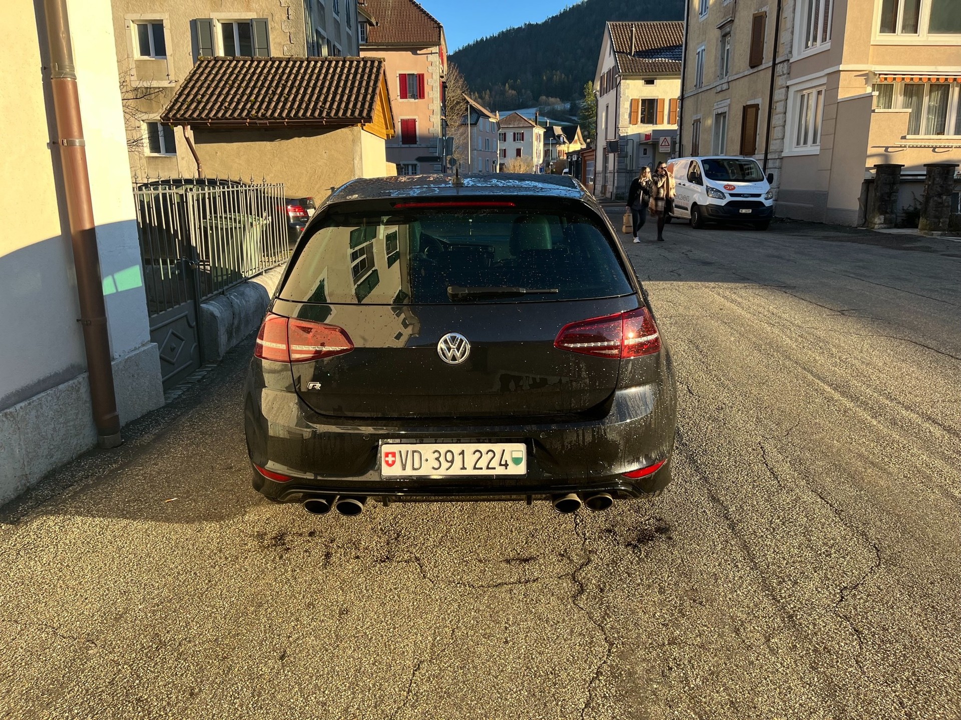 VW Golf 2.0 TSI R 4Motion DSG-image-2