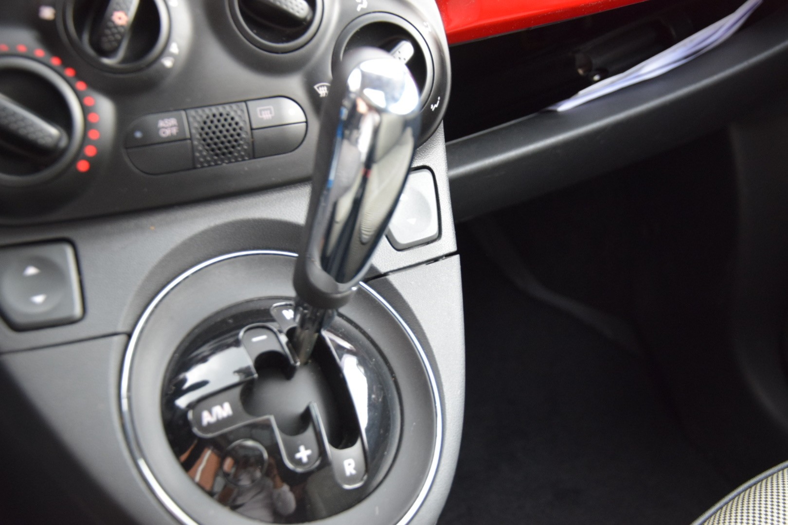 FIAT 500 1.4 16V Lounge Dualogic-image-10