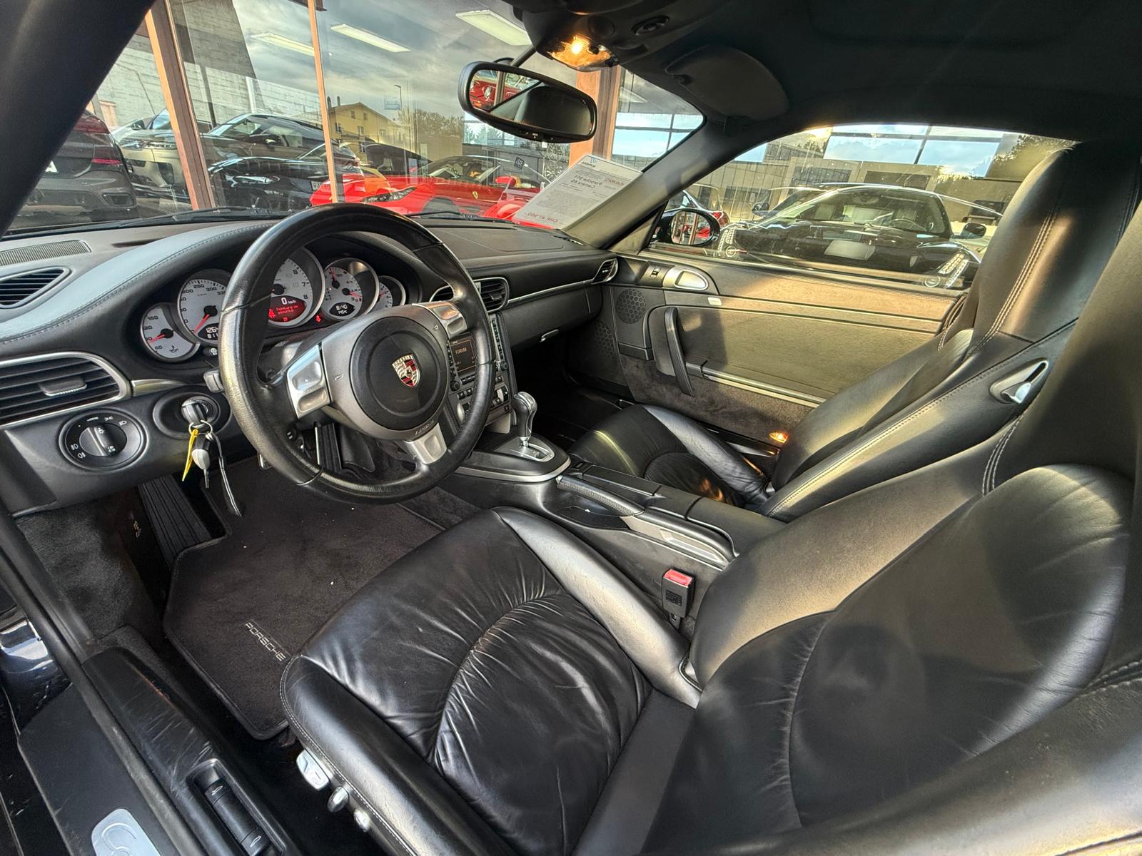 PORSCHE 911 Carrera 4S-image-6