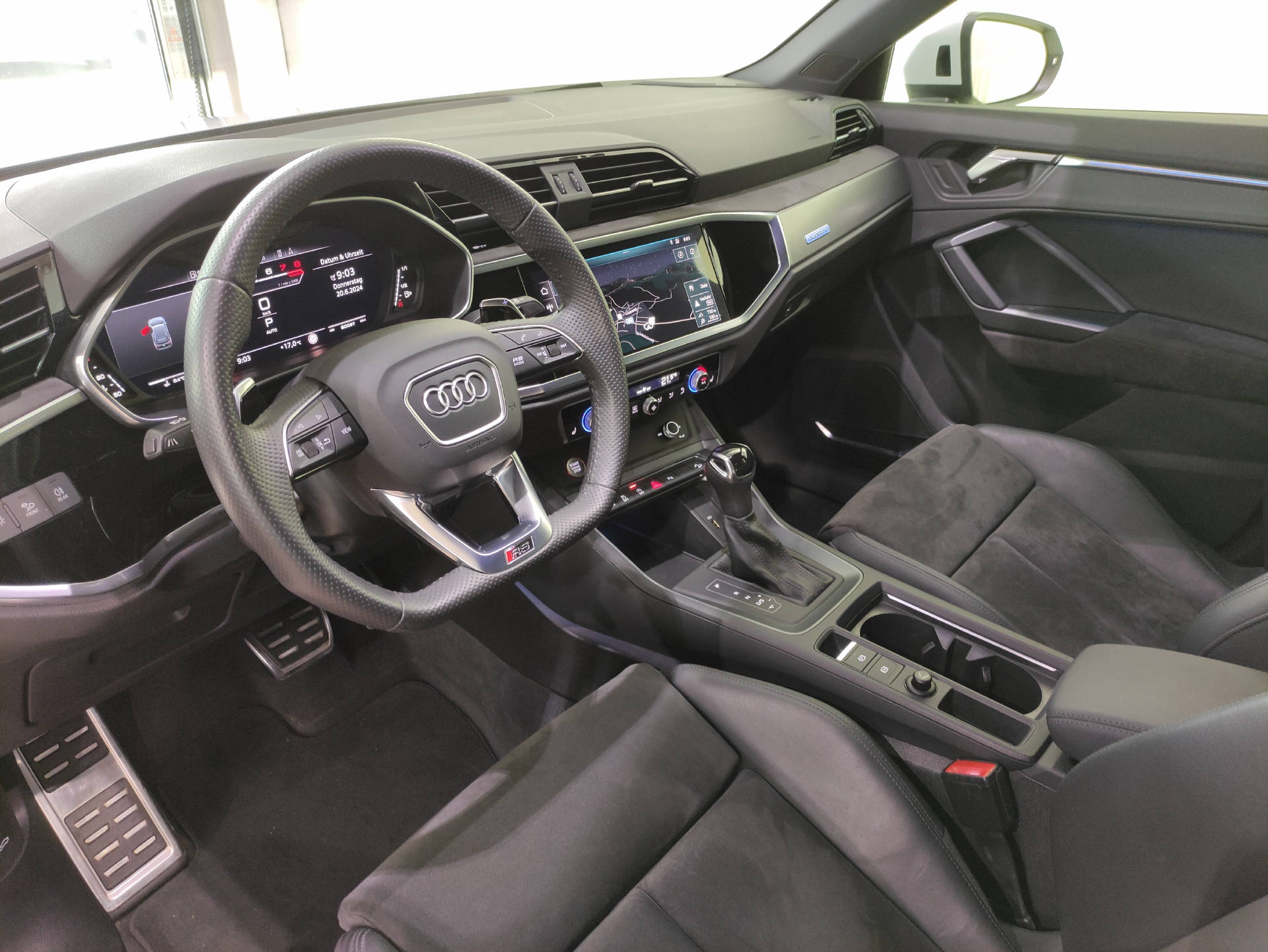 AUDI RS Q3 2.5 TFSI quattro S-Tronic-image-2