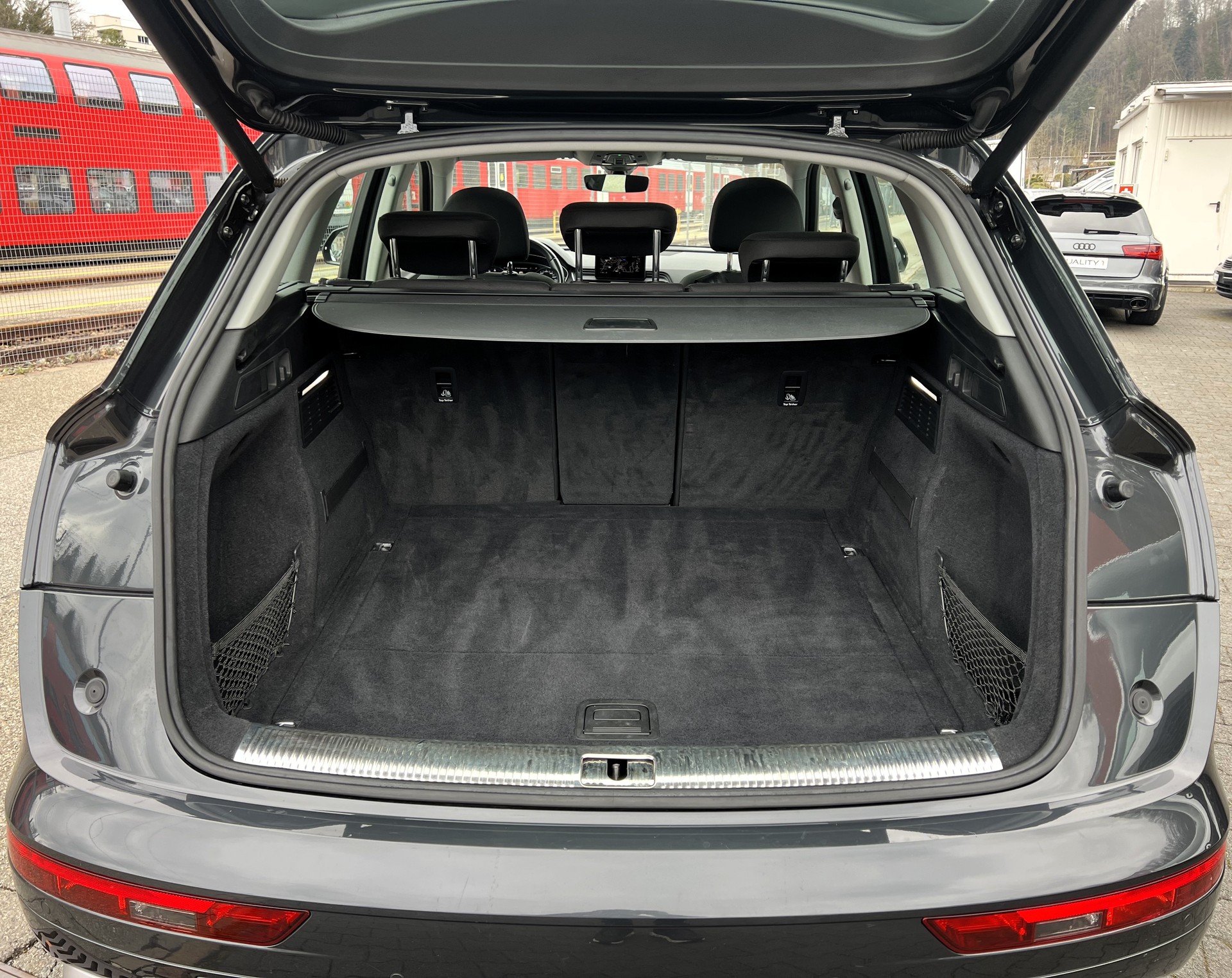 AUDI Q5 2.0 TFSI sport quattro S-tronic-image-9