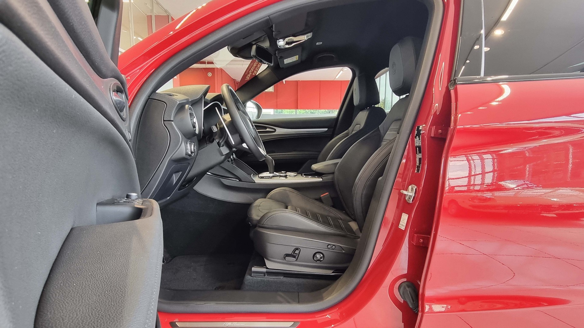 ALFA ROMEO Stelvio 2.0 Q4 280 Veloce-image-12