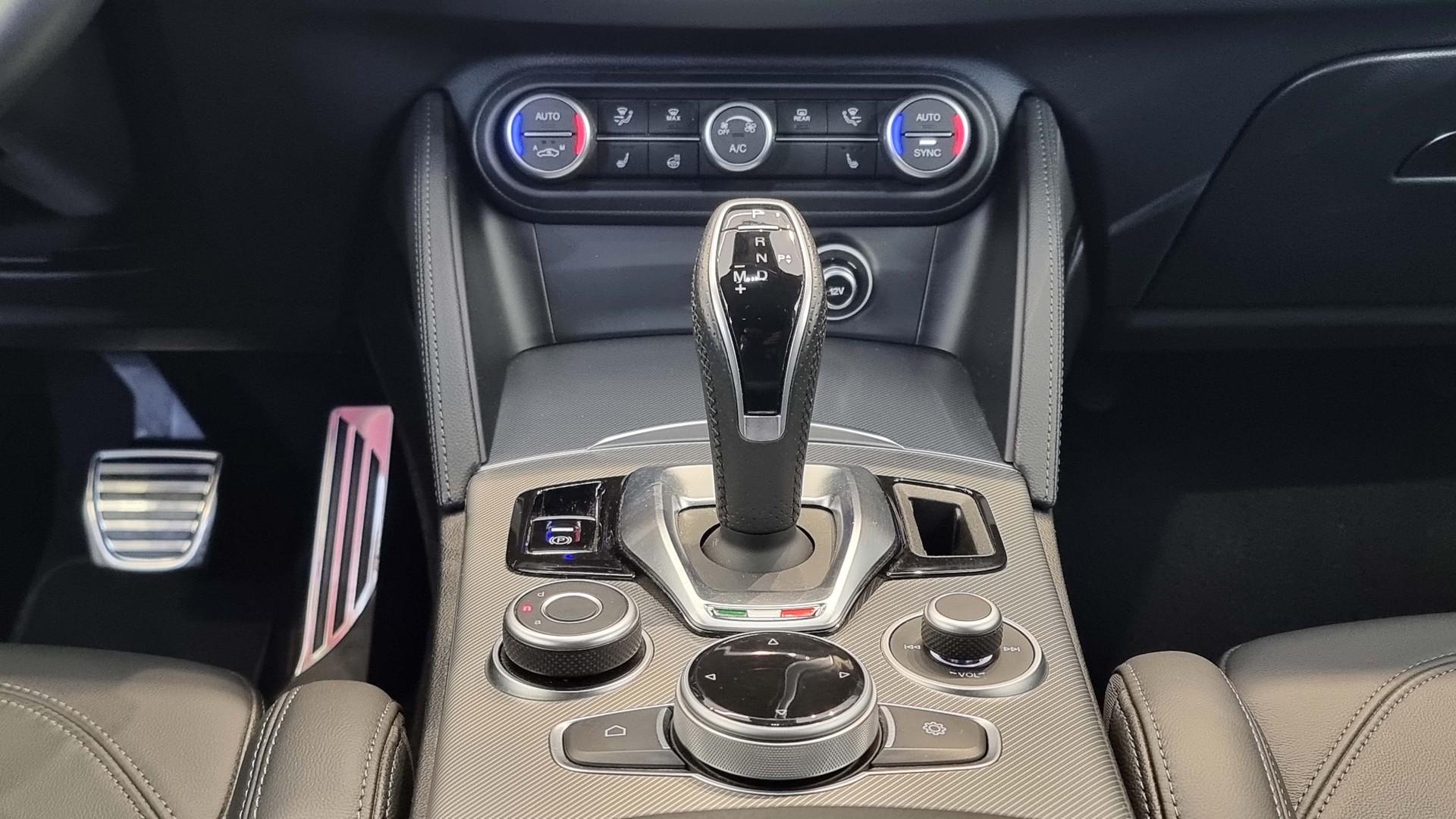 ALFA ROMEO Stelvio 2.0 Q4 280 Veloce-image-8