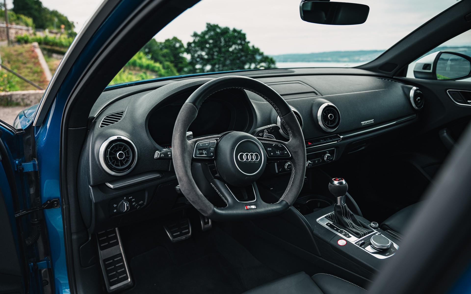 AUDI RS3 Sportback 2.5 TSI quattro S-tronic-image-5