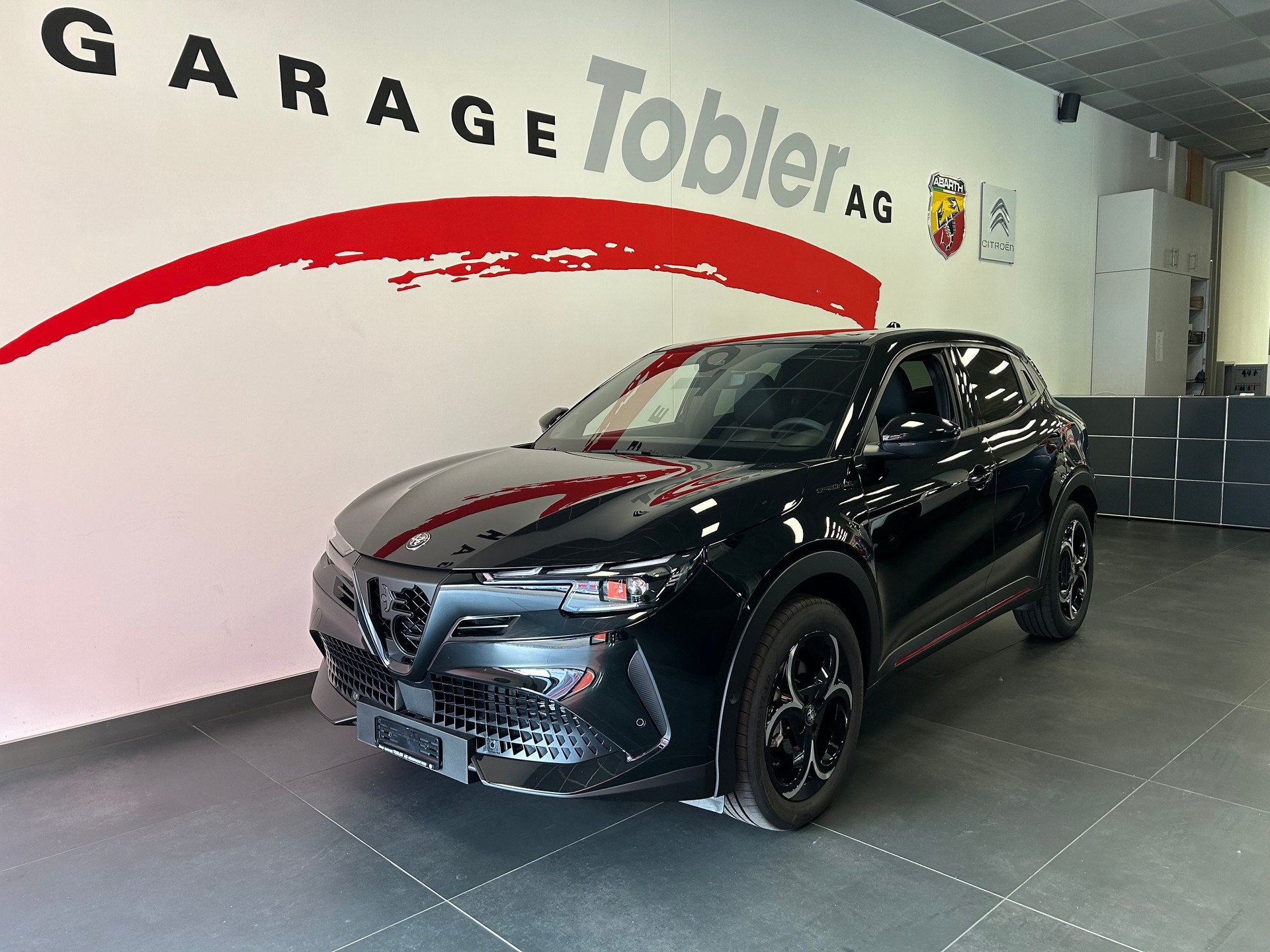 ALFA ROMEO Junior 1.2 48V Hybrid Speciale + Pack Tech-showroom-element-1