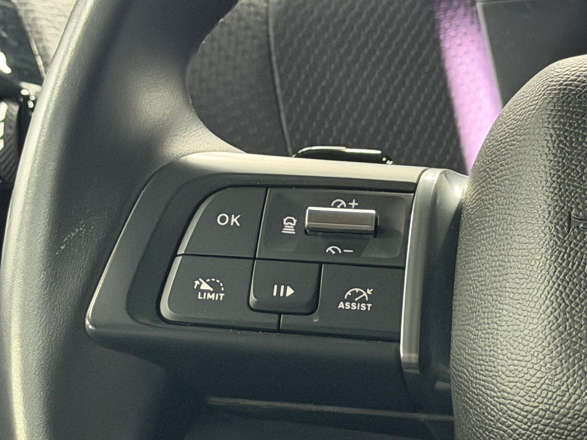 CITROEN C4 X 1.5 BlueHDi Max-image-16