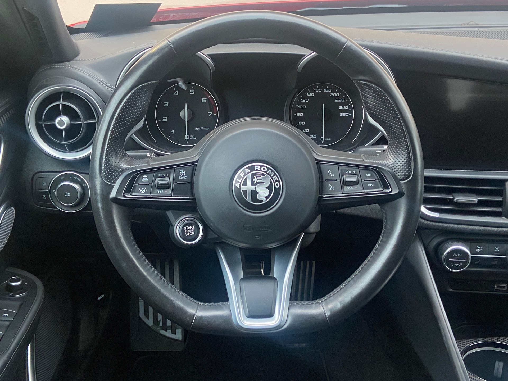 ALFA ROMEO Giulia 2.0 Veloce TI Carbon Q4 Automatic-image-8
