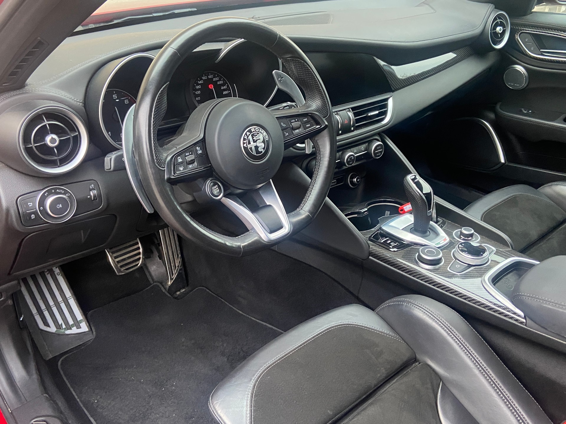 ALFA ROMEO Giulia 2.0 Veloce TI Carbon Q4 Automatic-showroom-element-3