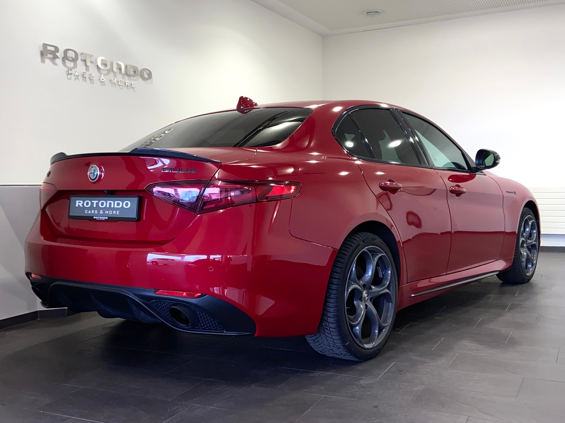 ALFA ROMEO Giulia 2.0 Veloce TI Carbon Q4 Automatic-showroom-element-1