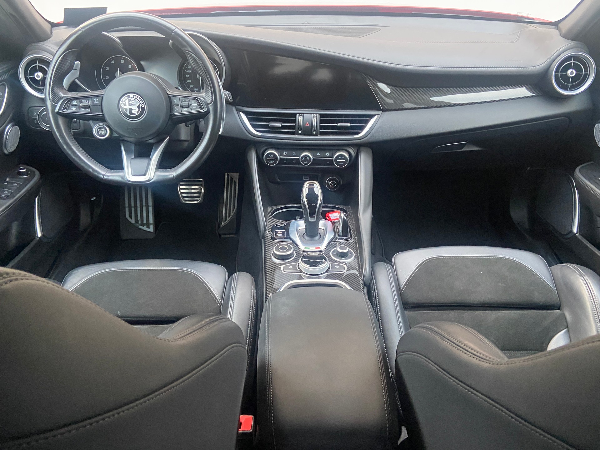 ALFA ROMEO Giulia 2.0 Veloce TI Carbon Q4 Automatic-showroom-element-2