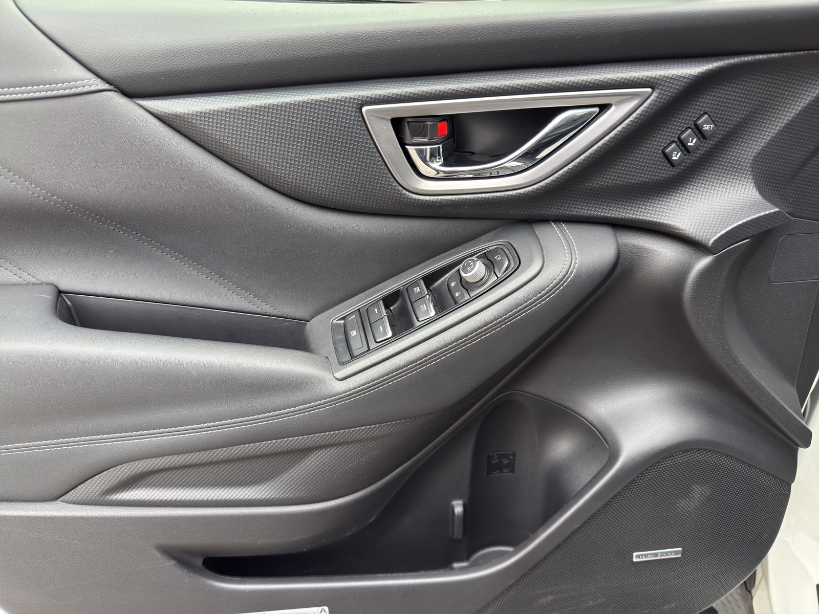 SUBARU Forester 2.0i e-Boxer Advantage Lineartronic-image-16