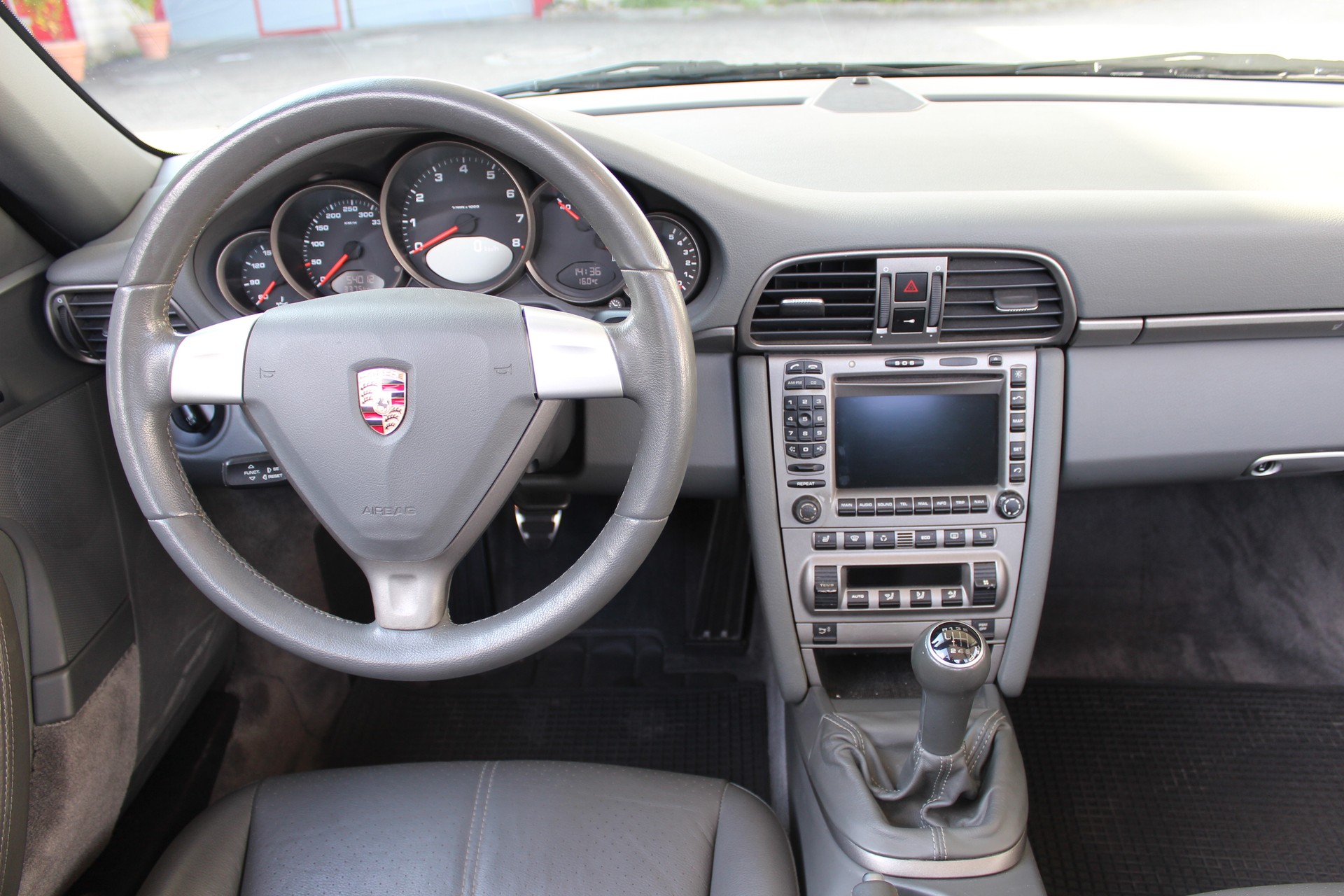 PORSCHE 911 Cabrio Carrera-image-6