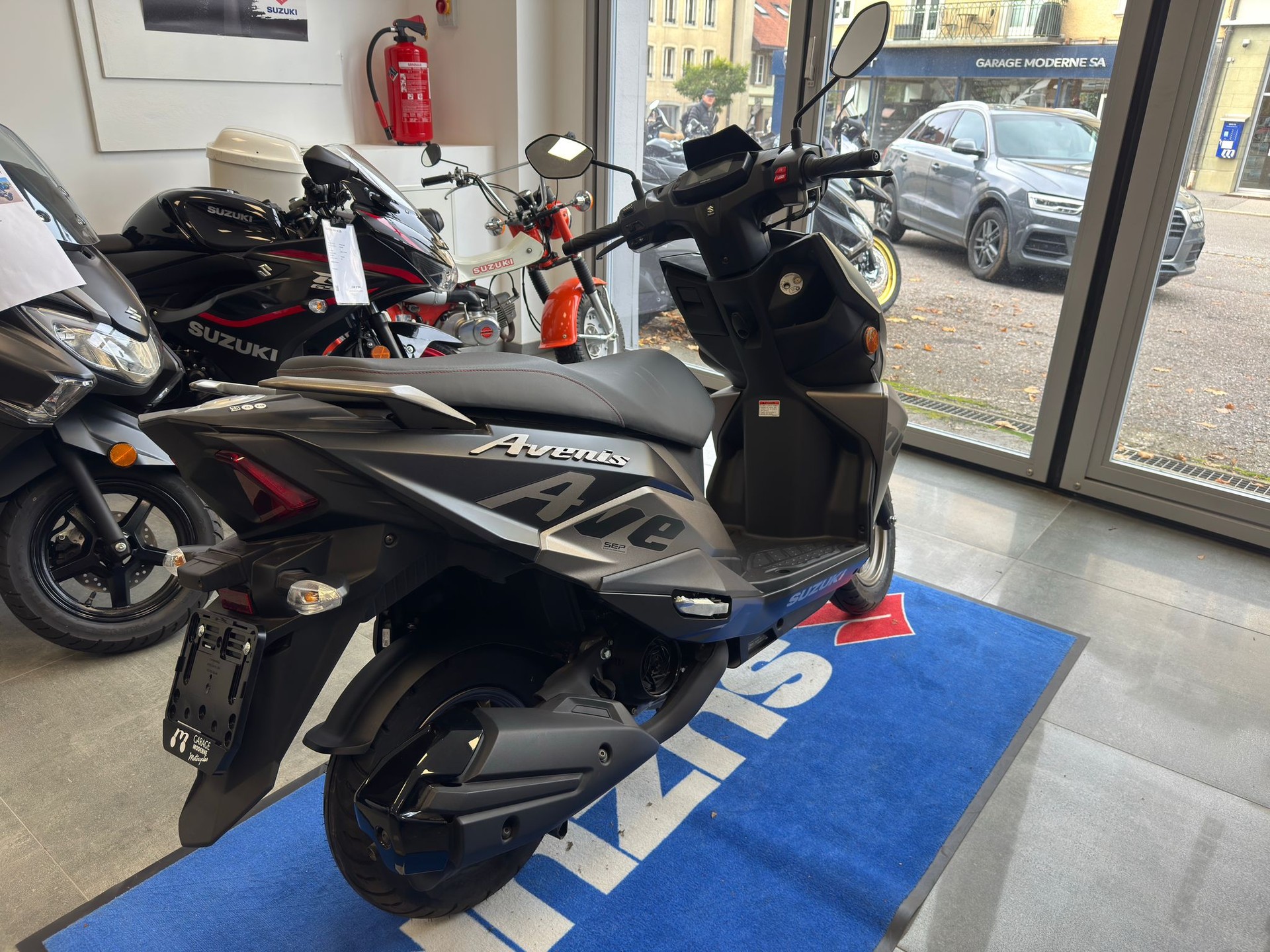 SUZUKI AVENIS 125-showroom-element-2